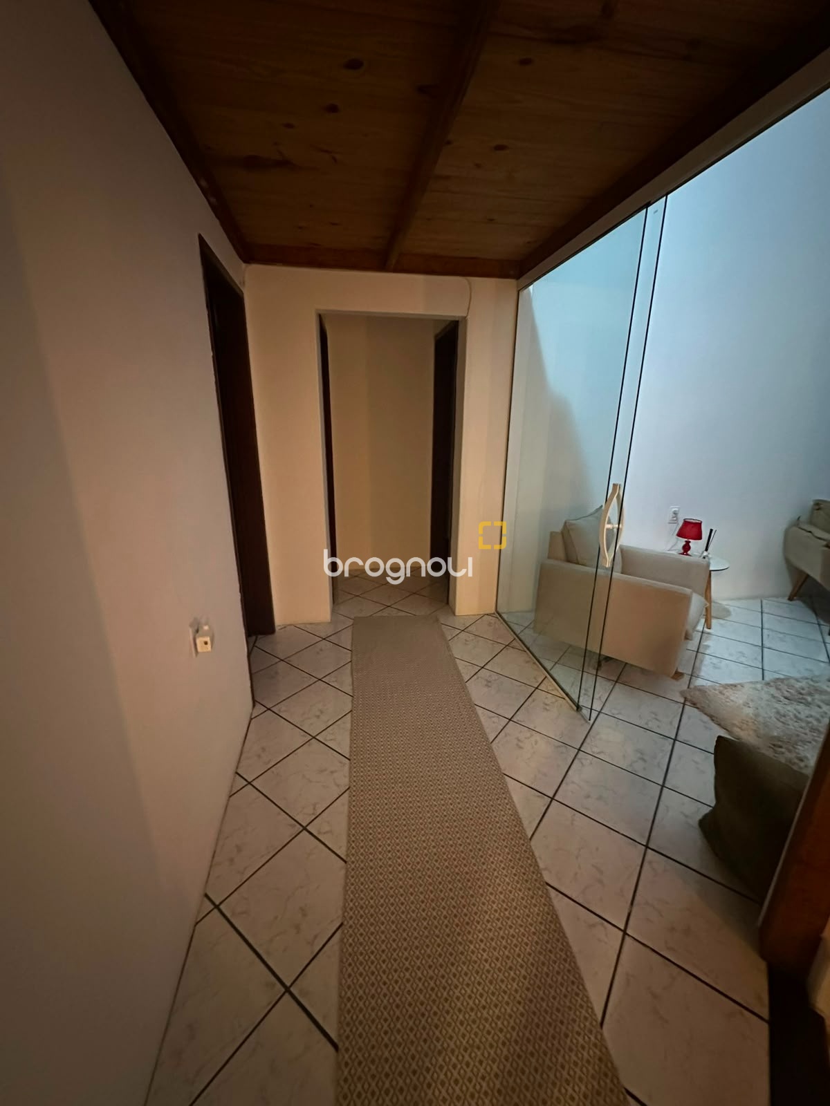 Casa com 176m², 4 quartos (sendo 1 suíte), 3 garagens, no bairro Balneário em Florianópolis