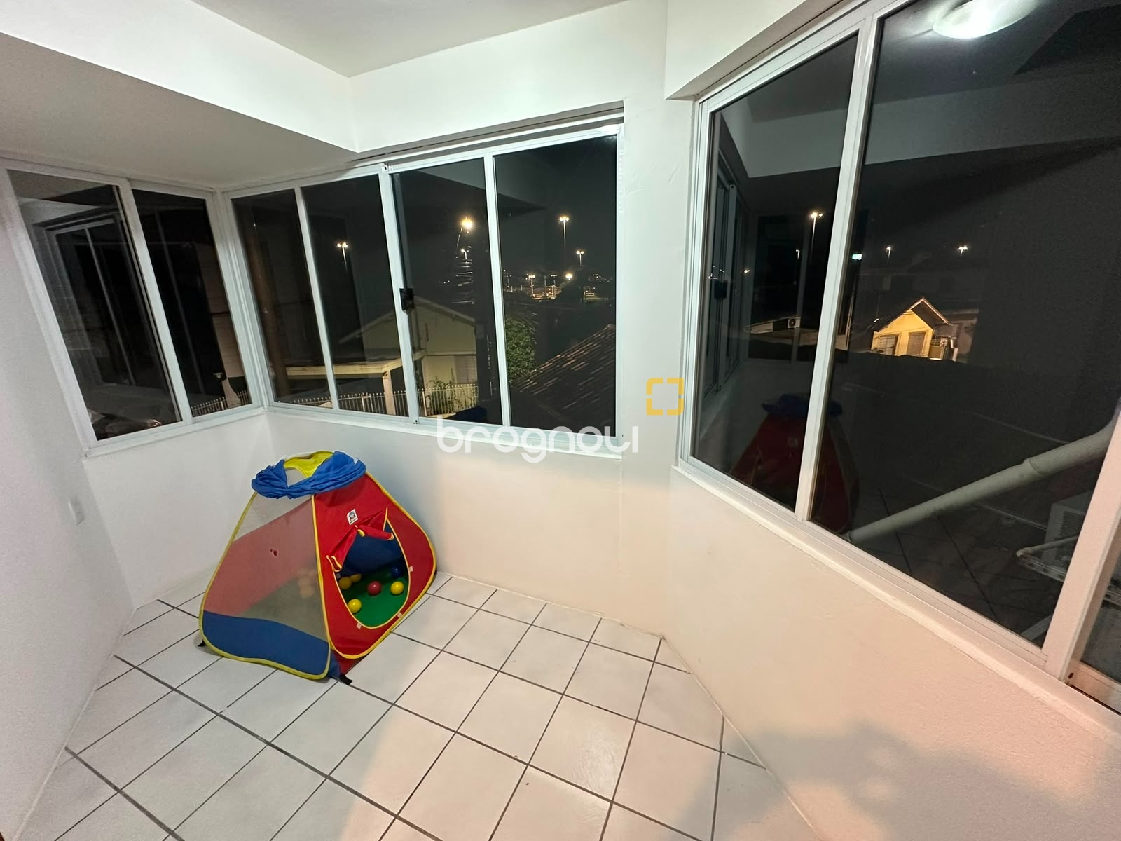 Casa com 176m², 4 quartos (sendo 1 suíte), 3 garagens, no bairro Balneário em Florianópolis
