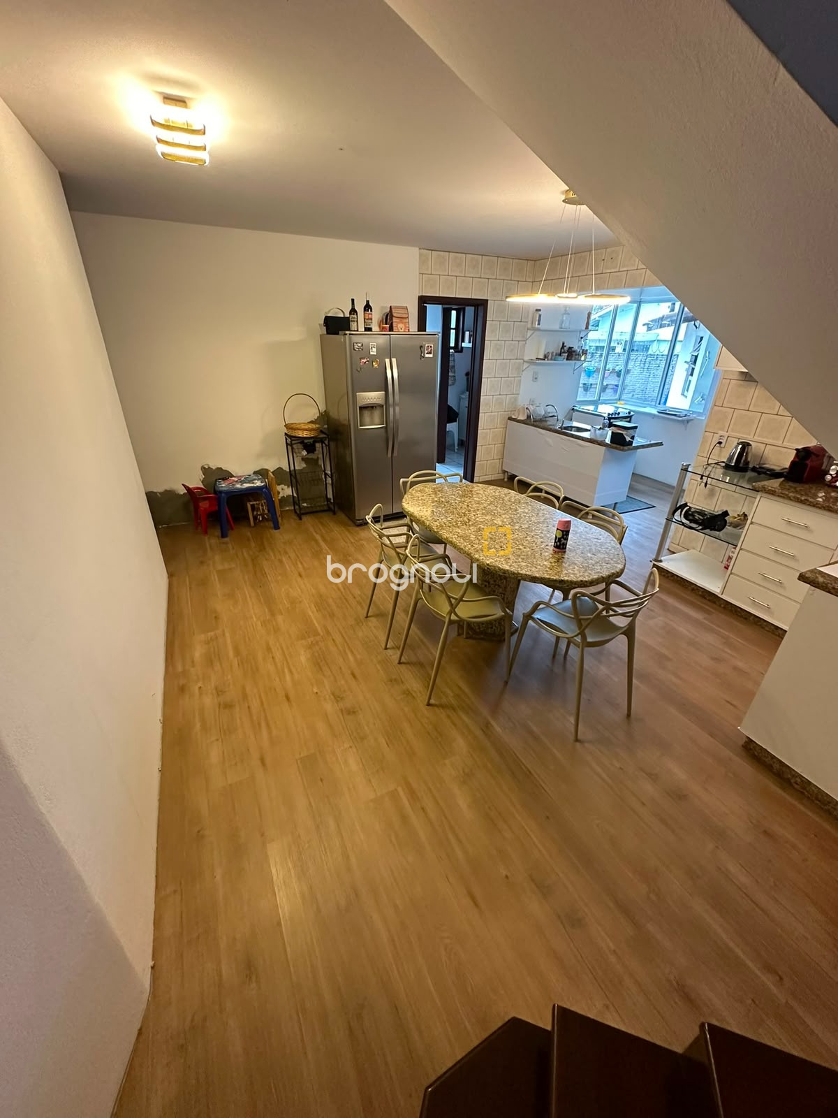 Casa com 176m², 4 quartos (sendo 1 suíte), 3 garagens, no bairro Balneário em Florianópolis
