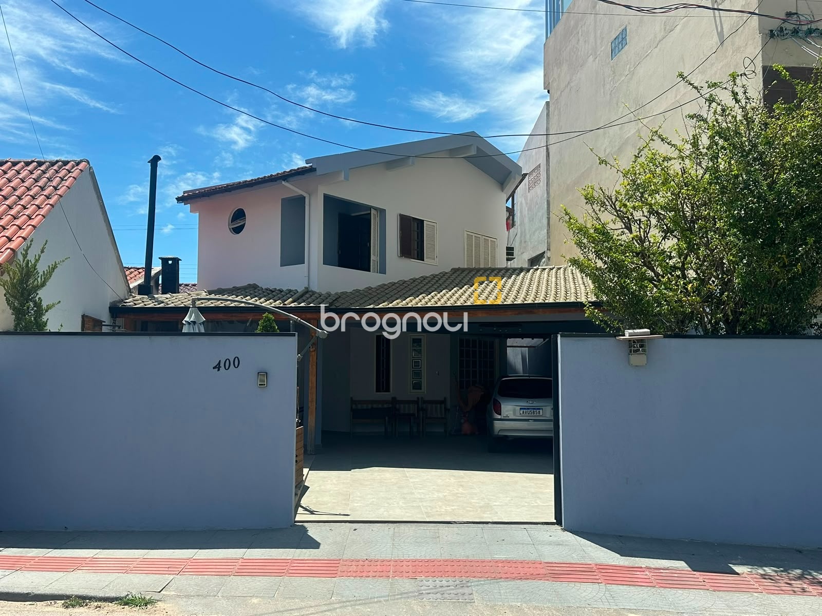 Casa com 176m², 4 quartos (sendo 1 suíte), 3 garagens, no bairro Balneário em Florianópolis