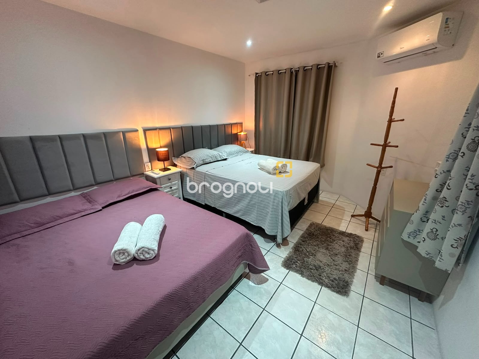 Casa com 176m², 4 quartos (sendo 1 suíte), 3 garagens, no bairro Balneário em Florianópolis