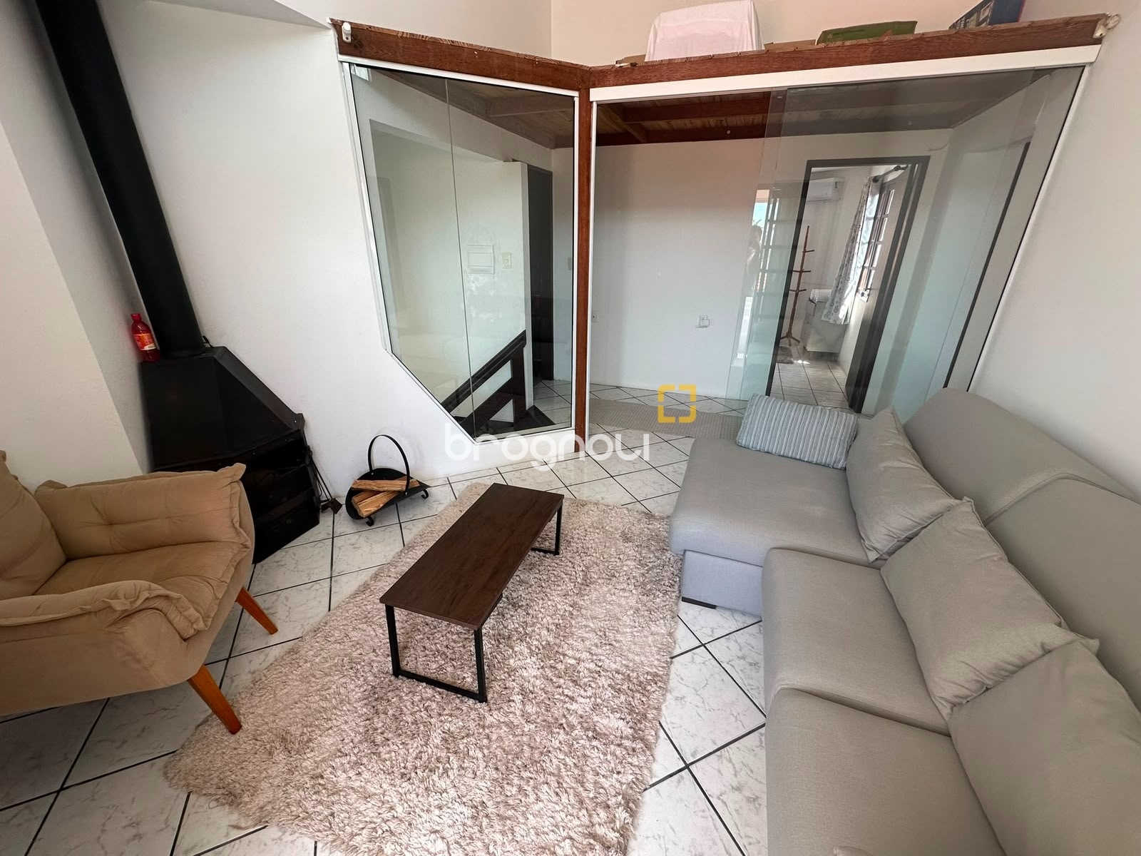 Casa com 176m², 4 quartos (sendo 1 suíte), 3 garagens, no bairro Balneário em Florianópolis