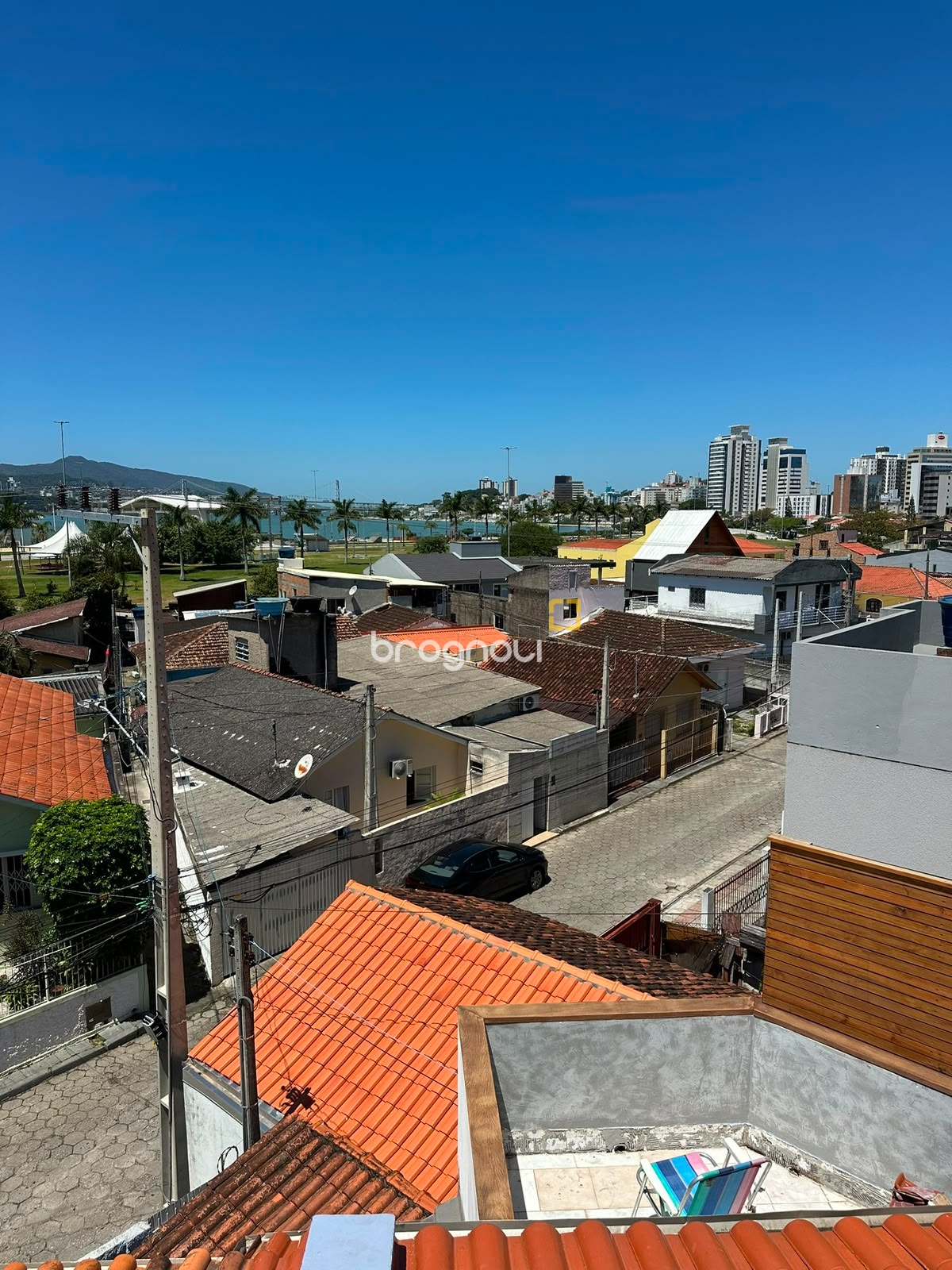 Casa com 176m², 4 quartos (sendo 1 suíte), 3 garagens, no bairro Balneário em Florianópolis