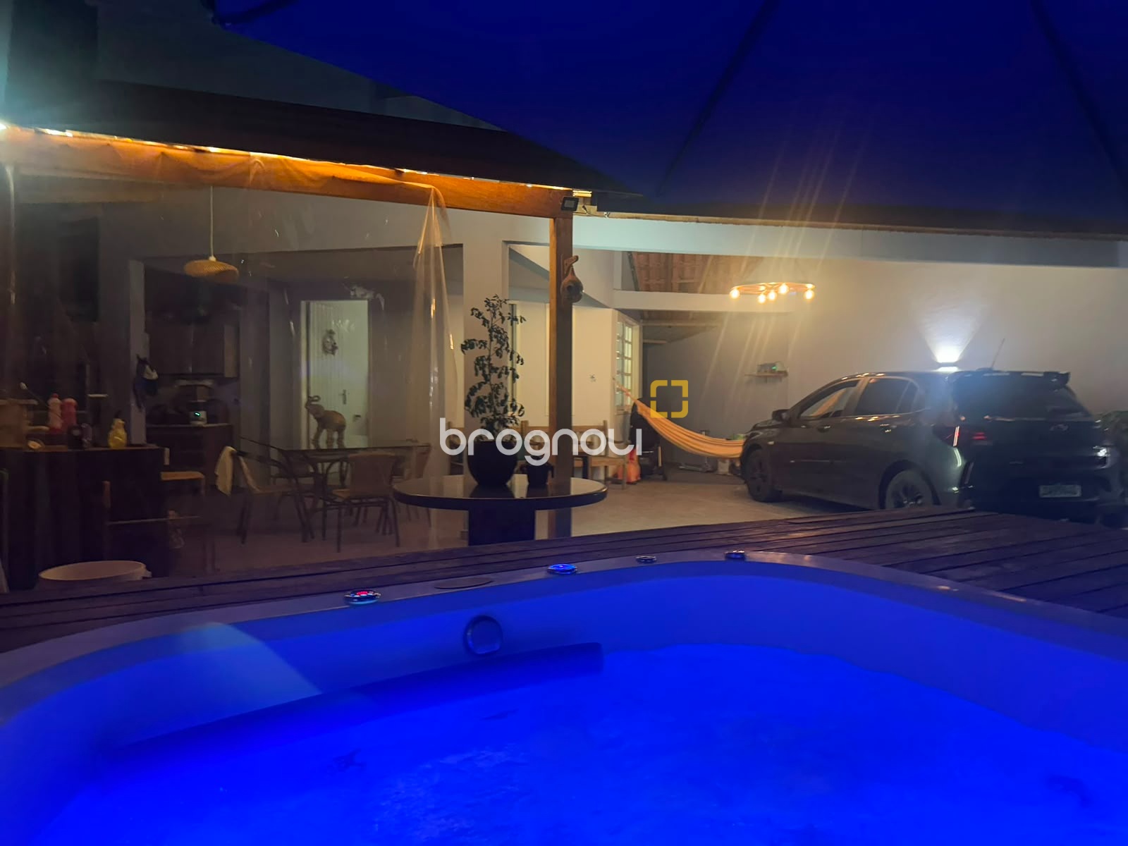 Casa com 176m², 4 quartos (sendo 1 suíte), 3 garagens, no bairro Balneário em Florianópolis