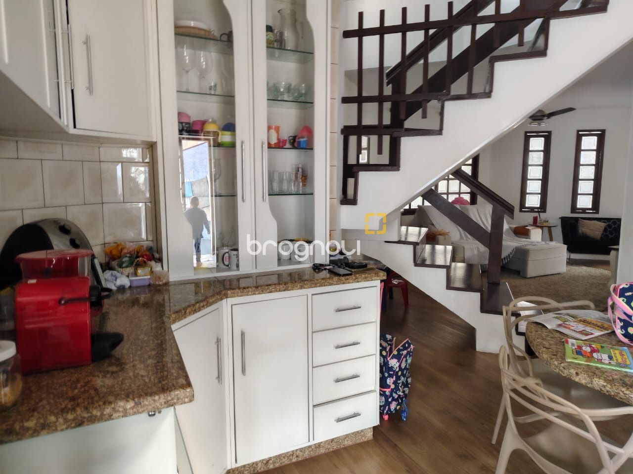 Casa com 176m², 4 quartos (sendo 1 suíte), 3 garagens, no bairro Balneário em Florianópolis