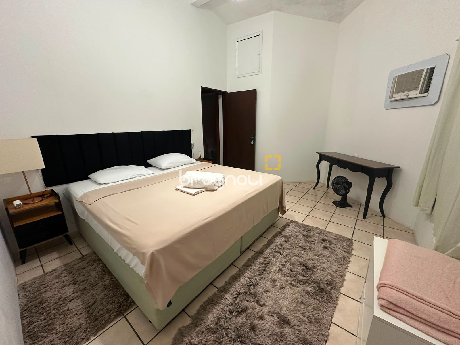Casa com 176m², 4 quartos (sendo 1 suíte), 3 garagens, no bairro Balneário em Florianópolis