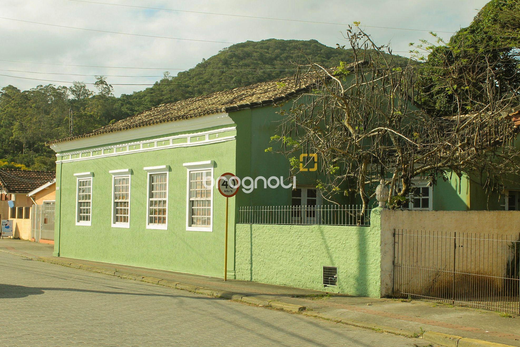 Casa com 226m², 3 quartos, no bairro Sambaqui em Florianópolis