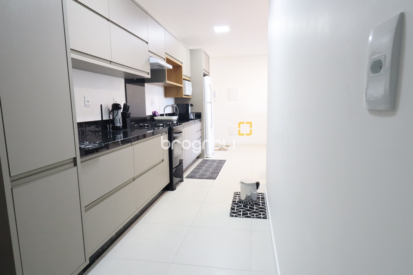 Apartamento com 89m², 2 quartos (sendo 1 suíte), 2 garagens, no bairro Ingleses do Rio Vermelho em Florianópolis