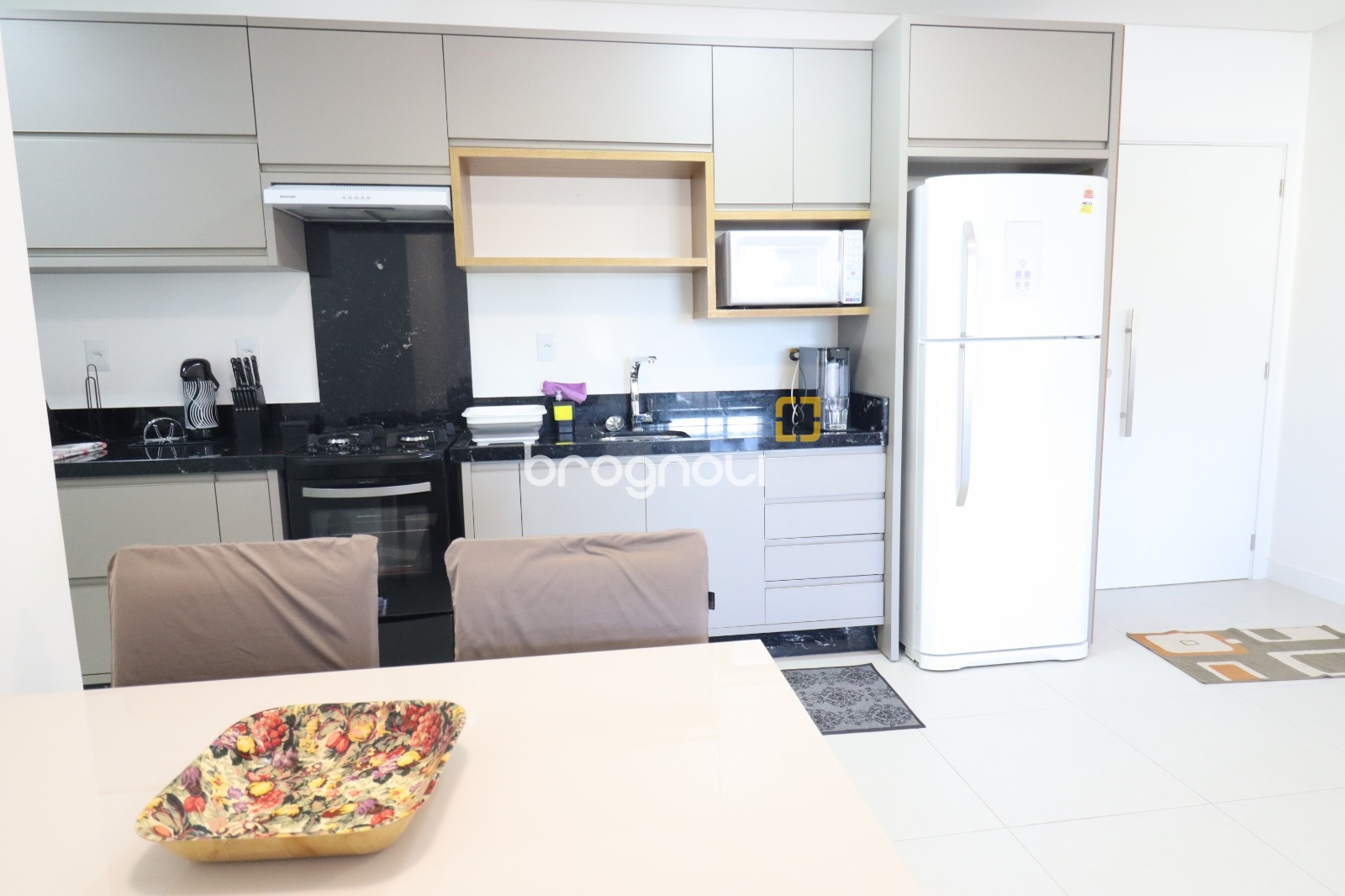 Apartamento com 89m², 2 quartos (sendo 1 suíte), 2 garagens, no bairro Ingleses do Rio Vermelho em Florianópolis