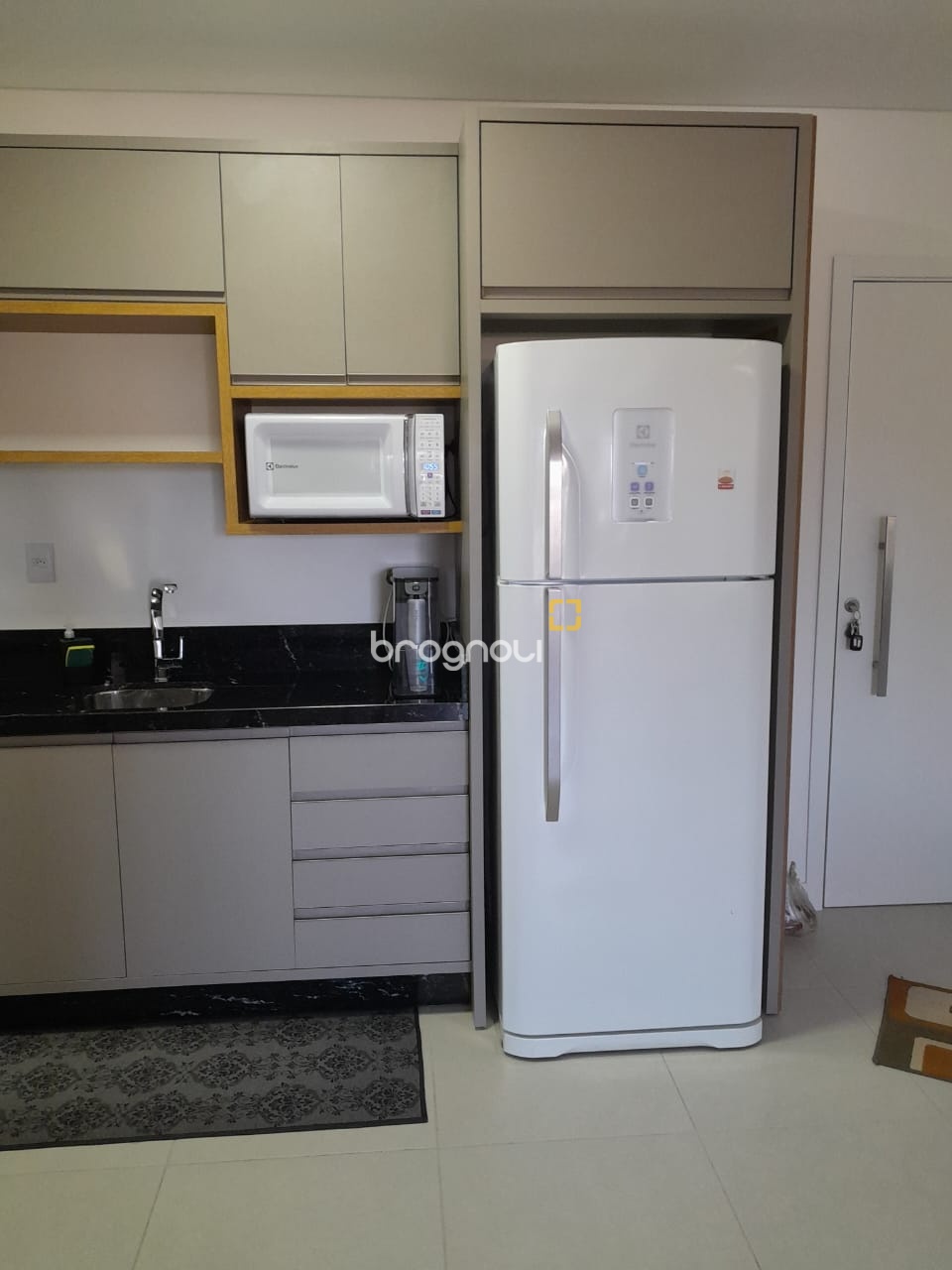 Apartamento com 89m², 2 quartos (sendo 1 suíte), 2 garagens, no bairro Ingleses do Rio Vermelho em Florianópolis