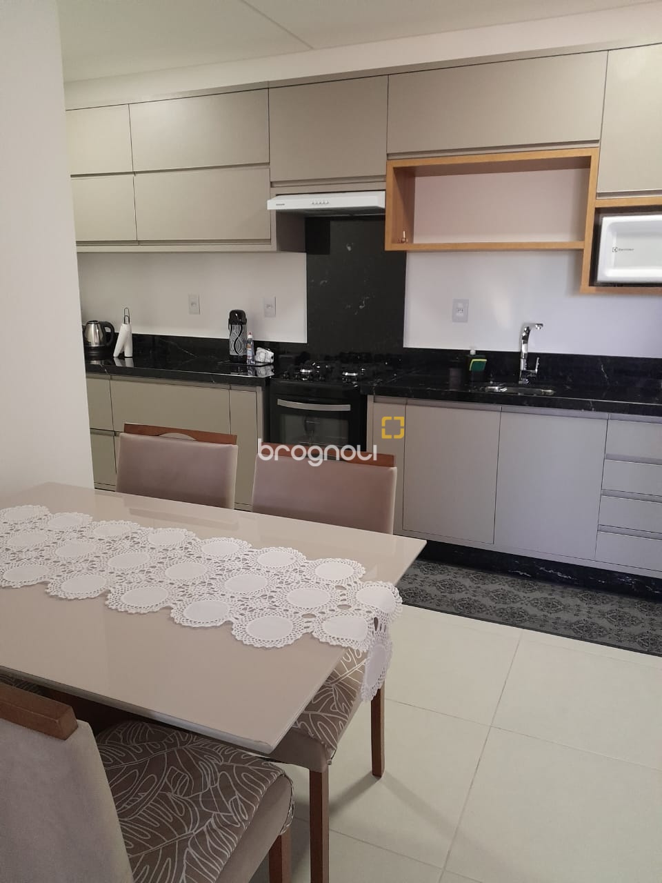 Apartamento com 89m², 2 quartos (sendo 1 suíte), 2 garagens, no bairro Ingleses do Rio Vermelho em Florianópolis