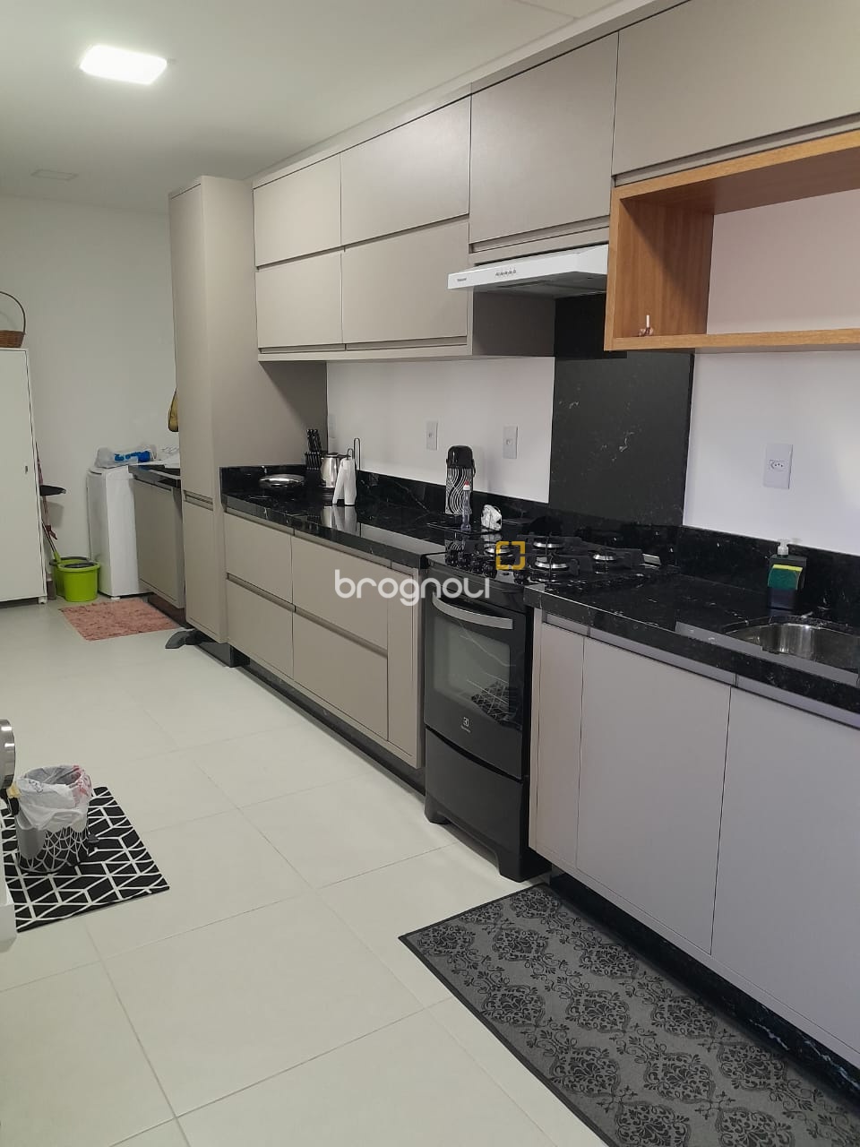 Apartamento com 89m², 2 quartos (sendo 1 suíte), 2 garagens, no bairro Ingleses do Rio Vermelho em Florianópolis