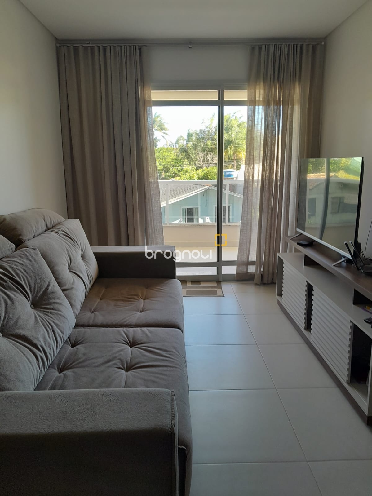 Apartamento com 89m², 2 quartos (sendo 1 suíte), 2 garagens, no bairro Ingleses do Rio Vermelho em Florianópolis