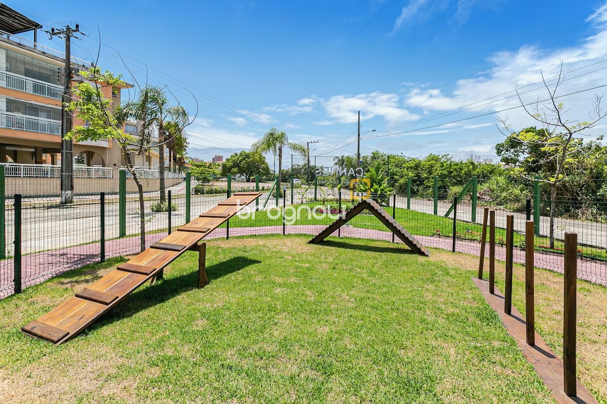 Apartamento com 89m², 2 quartos (sendo 1 suíte), 2 garagens, no bairro Ingleses do Rio Vermelho em Florianópolis