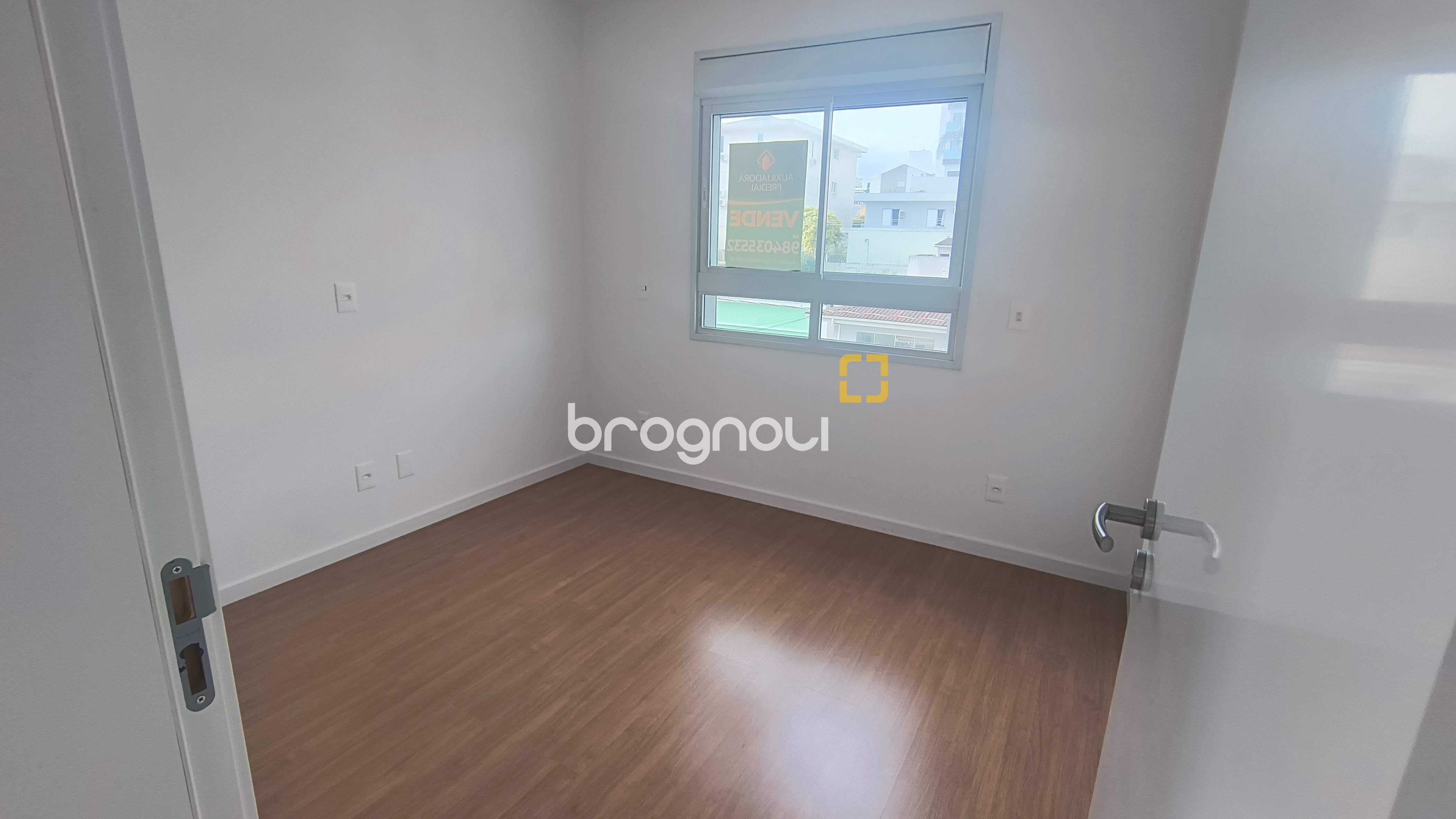 Apartamento com 64m², 2 quartos (sendo 1 suíte), 1 garagem, no bairro Coqueiros em Florianópolis