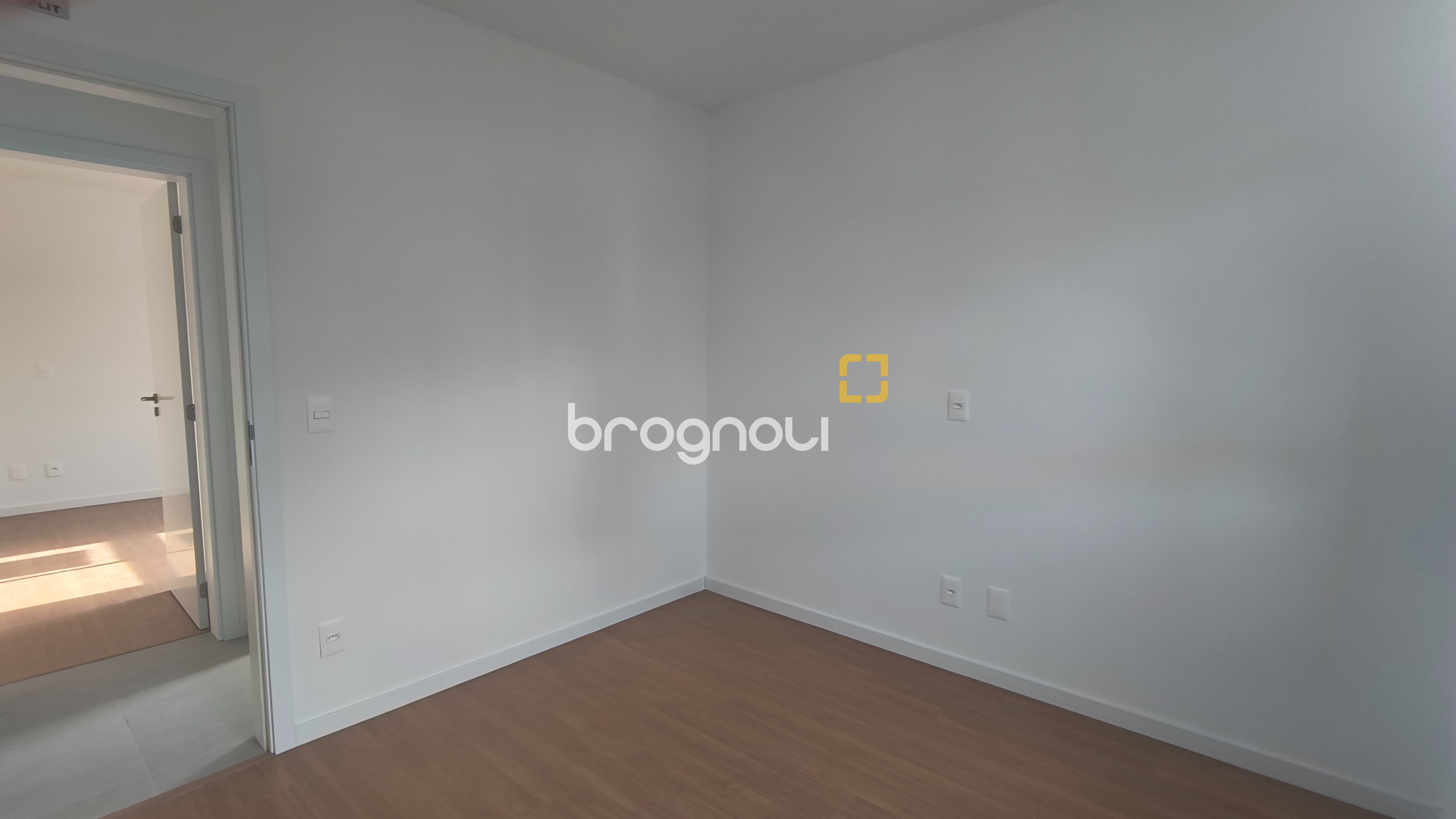 Apartamento com 64m², 2 quartos (sendo 1 suíte), 1 garagem, no bairro Coqueiros em Florianópolis