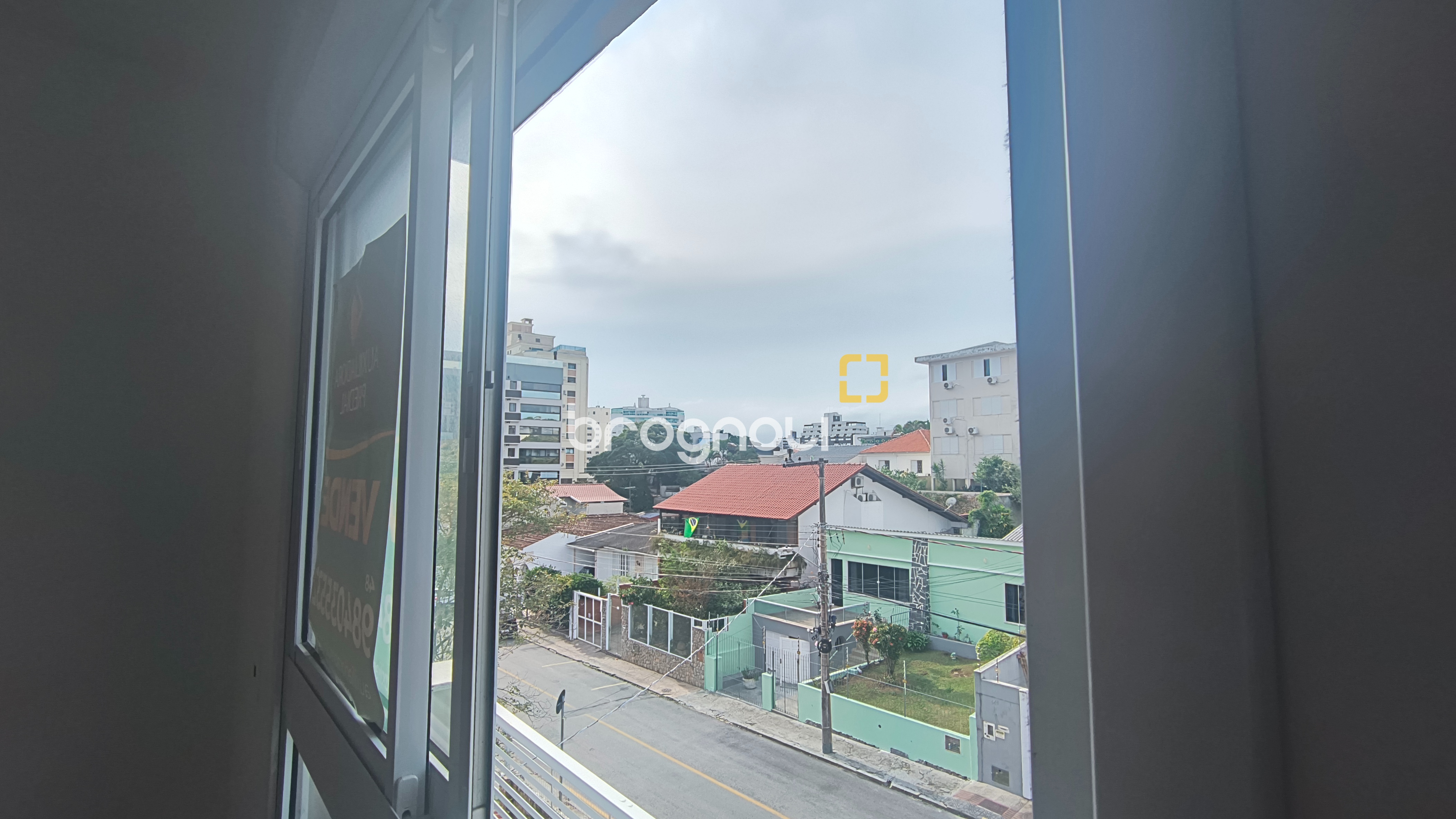 Apartamento com 64m², 2 quartos (sendo 1 suíte), 1 garagem, no bairro Coqueiros em Florianópolis
