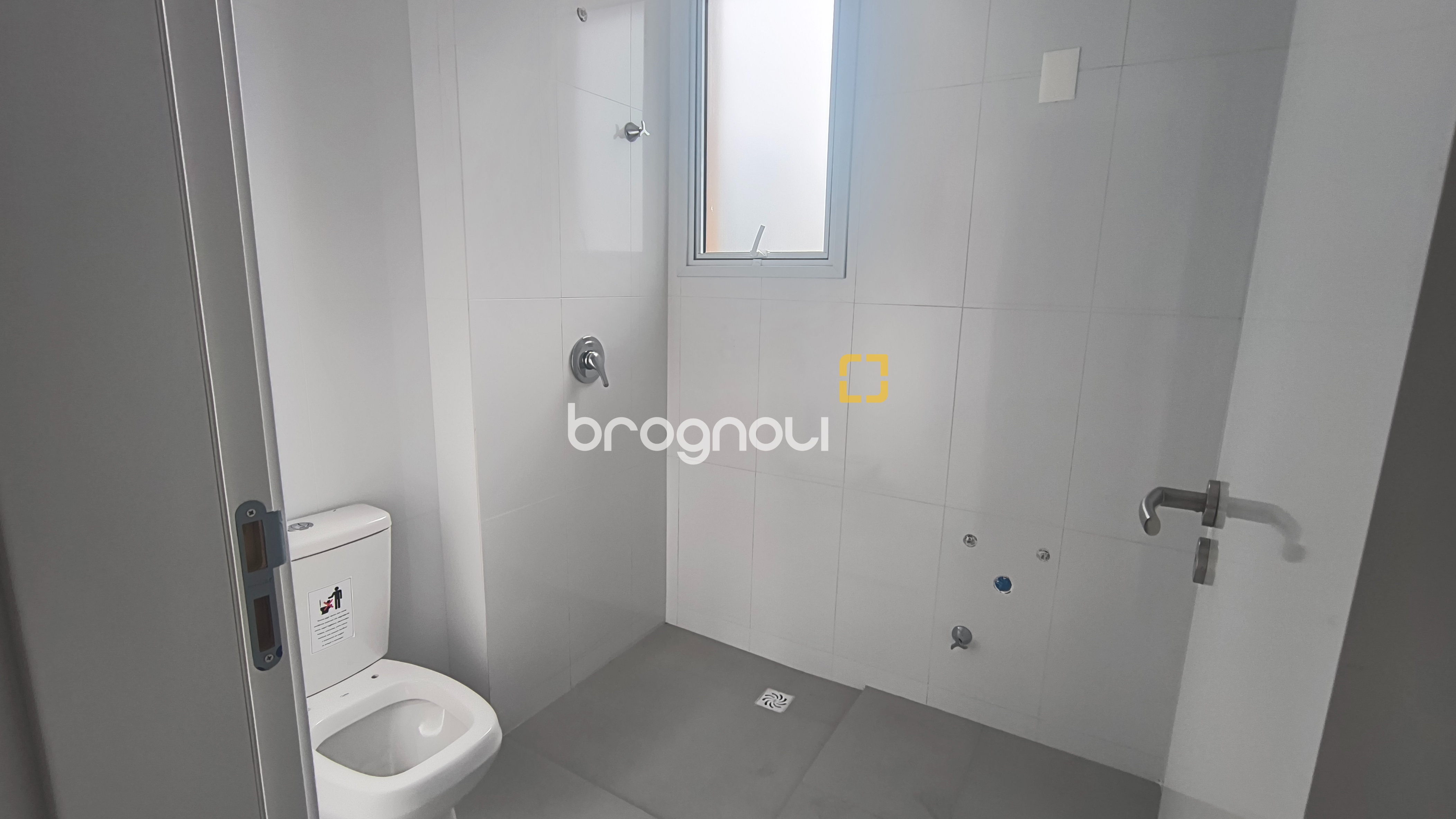 Apartamento com 64m², 2 quartos (sendo 1 suíte), 1 garagem, no bairro Coqueiros em Florianópolis