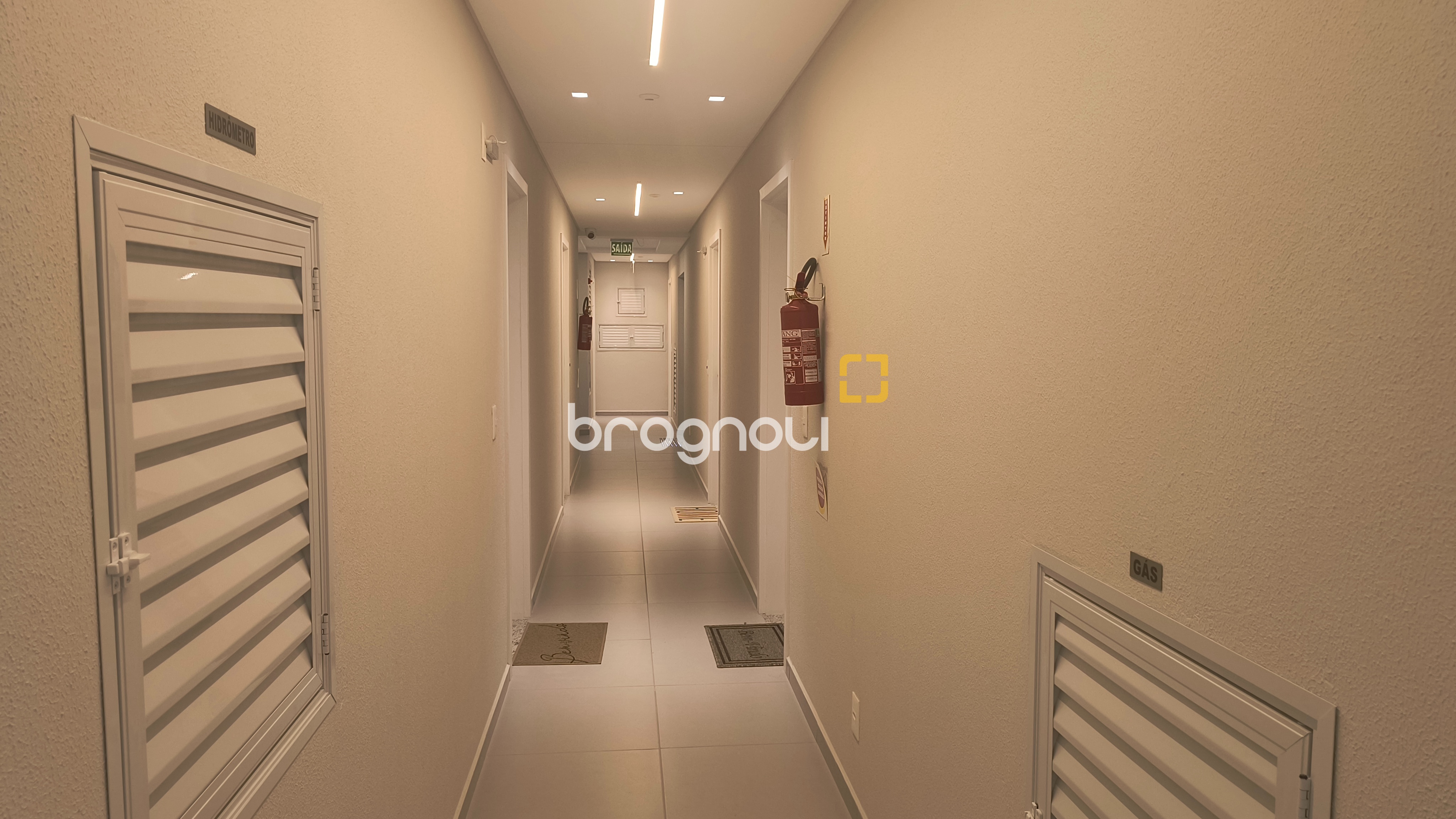 Apartamento com 64m², 2 quartos (sendo 1 suíte), 1 garagem, no bairro Coqueiros em Florianópolis
