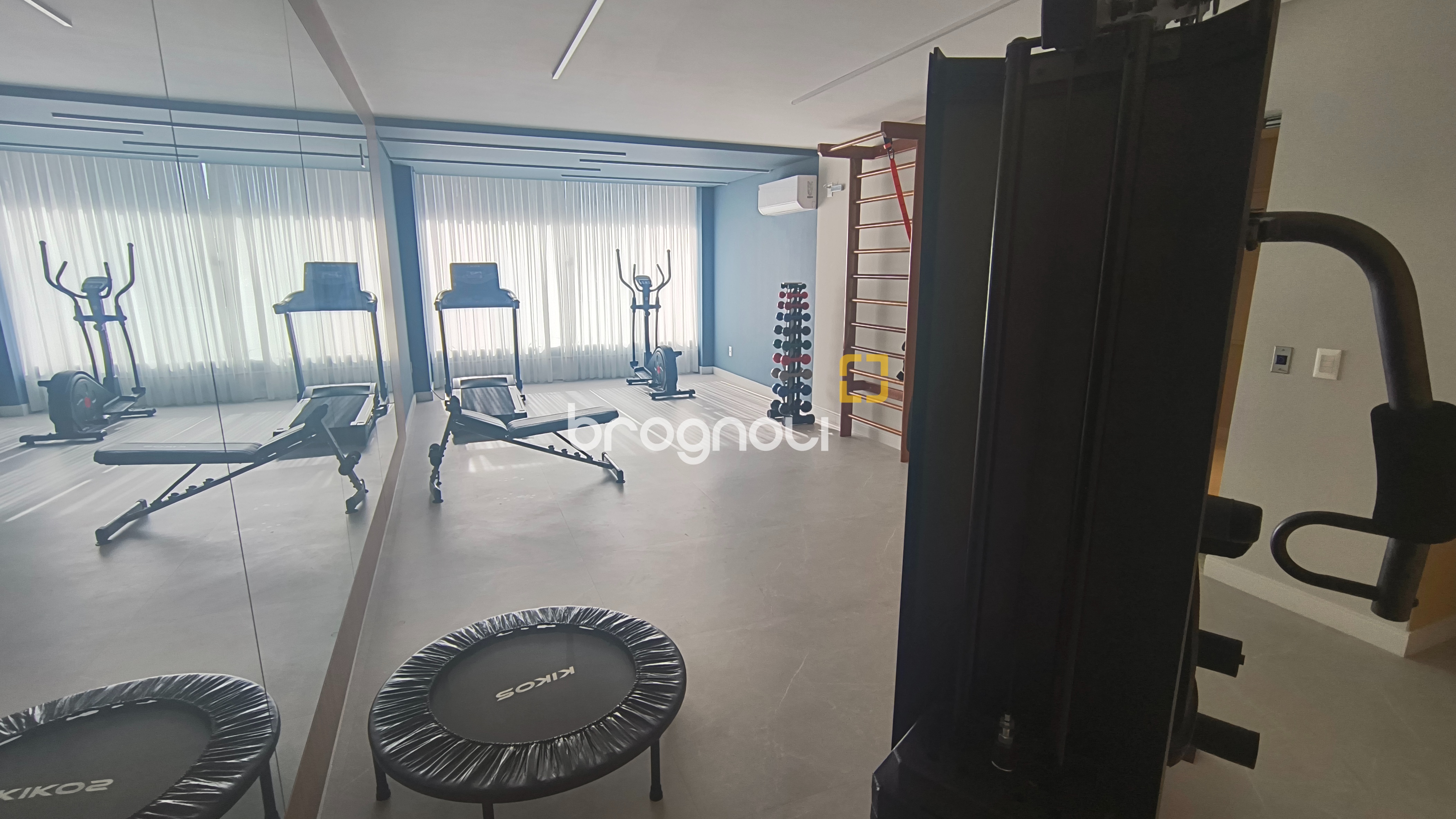 Apartamento com 64m², 2 quartos (sendo 1 suíte), 1 garagem, no bairro Coqueiros em Florianópolis