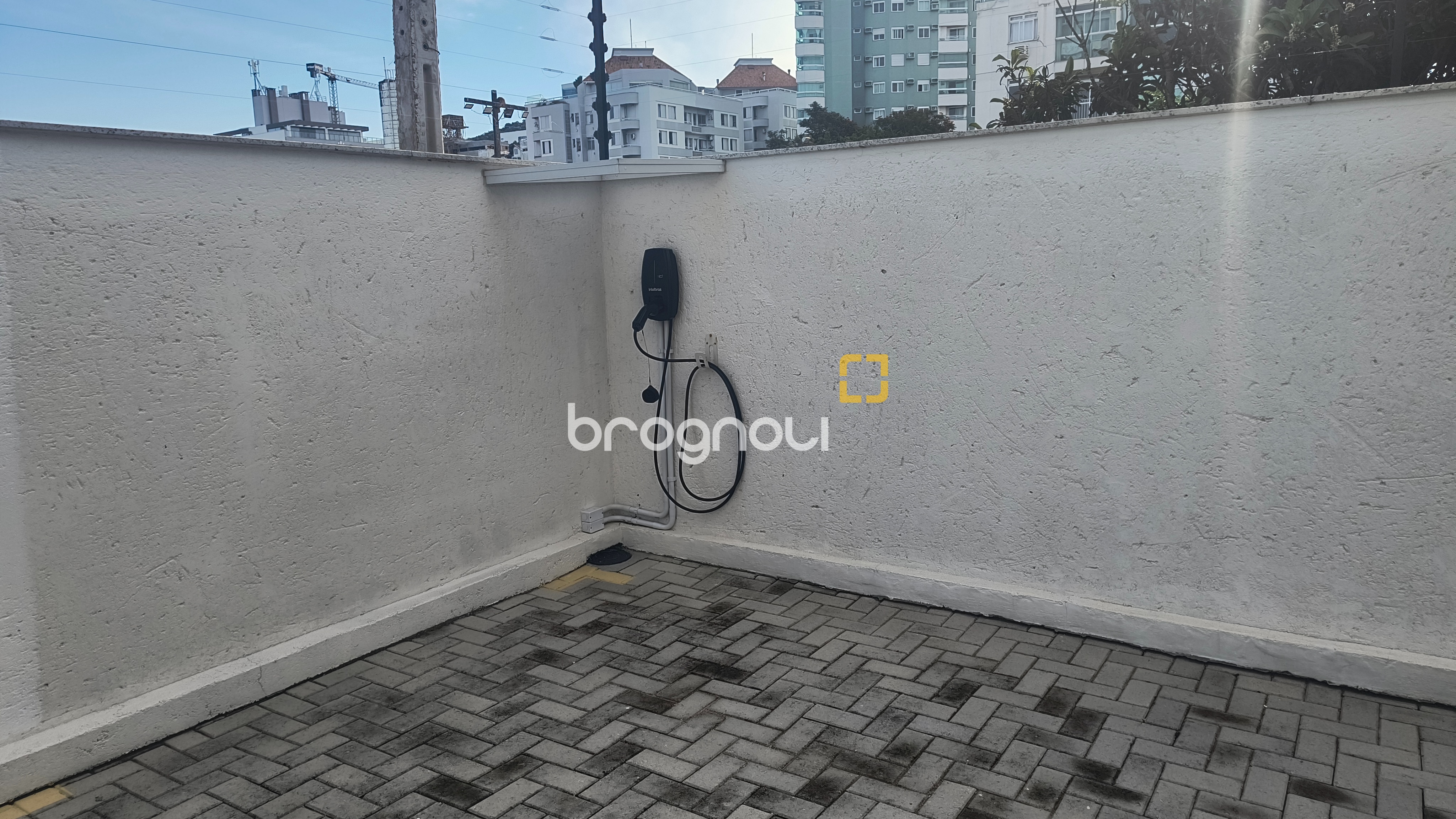 Apartamento com 64m², 2 quartos (sendo 1 suíte), 1 garagem, no bairro Coqueiros em Florianópolis