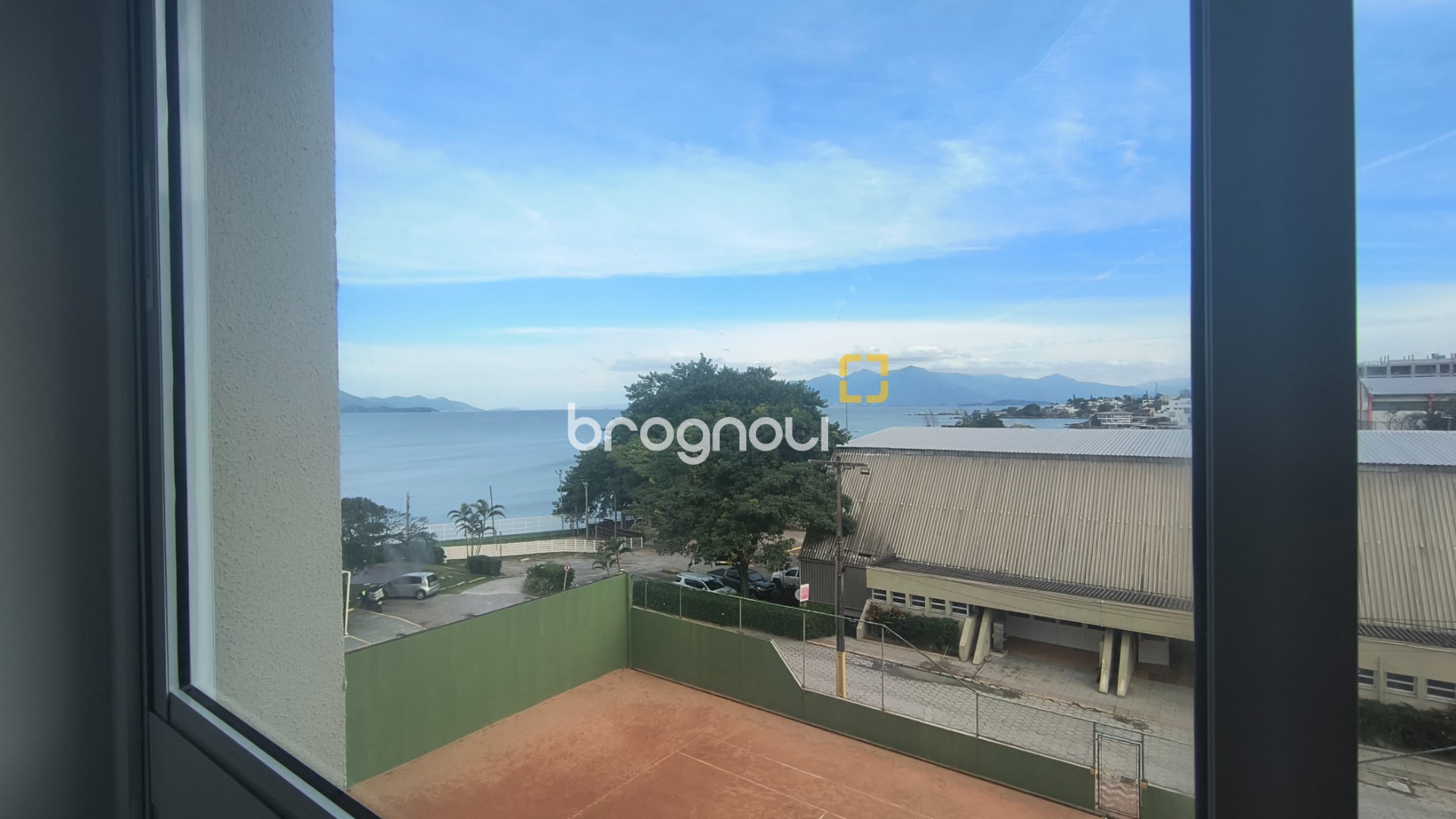 Apartamento com 64m², 2 quartos (sendo 1 suíte), 1 garagem, no bairro Coqueiros em Florianópolis