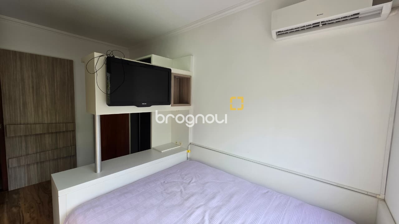 Apartamento com 64m², 3 quartos (sendo 1 suíte), 1 garagem, no bairro Centro em Florianópolis
