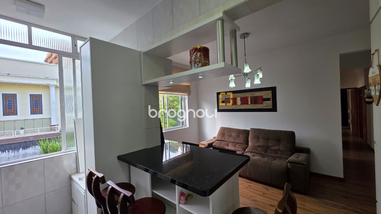 Apartamento com 64m², 3 quartos (sendo 1 suíte), 1 garagem, no bairro Centro em Florianópolis
