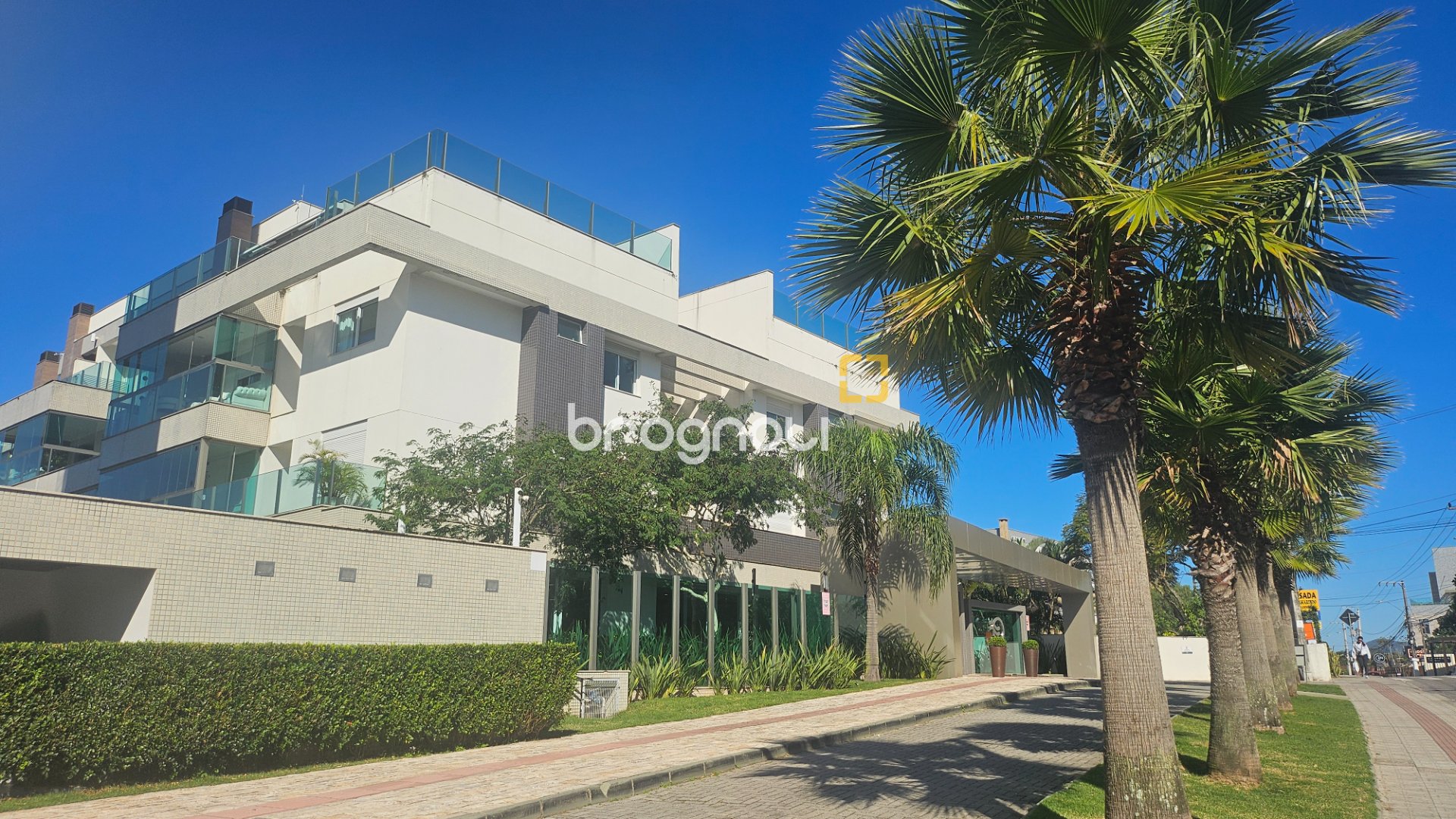 Cobertura com 166m², 3 quartos (sendo 1 suíte), 3 garagens, no bairro Campeche em Florianópolis