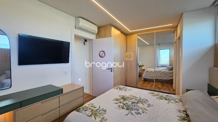 Cobertura com 166m², 3 quartos (sendo 1 suíte), 3 garagens, no bairro Campeche em Florianópolis