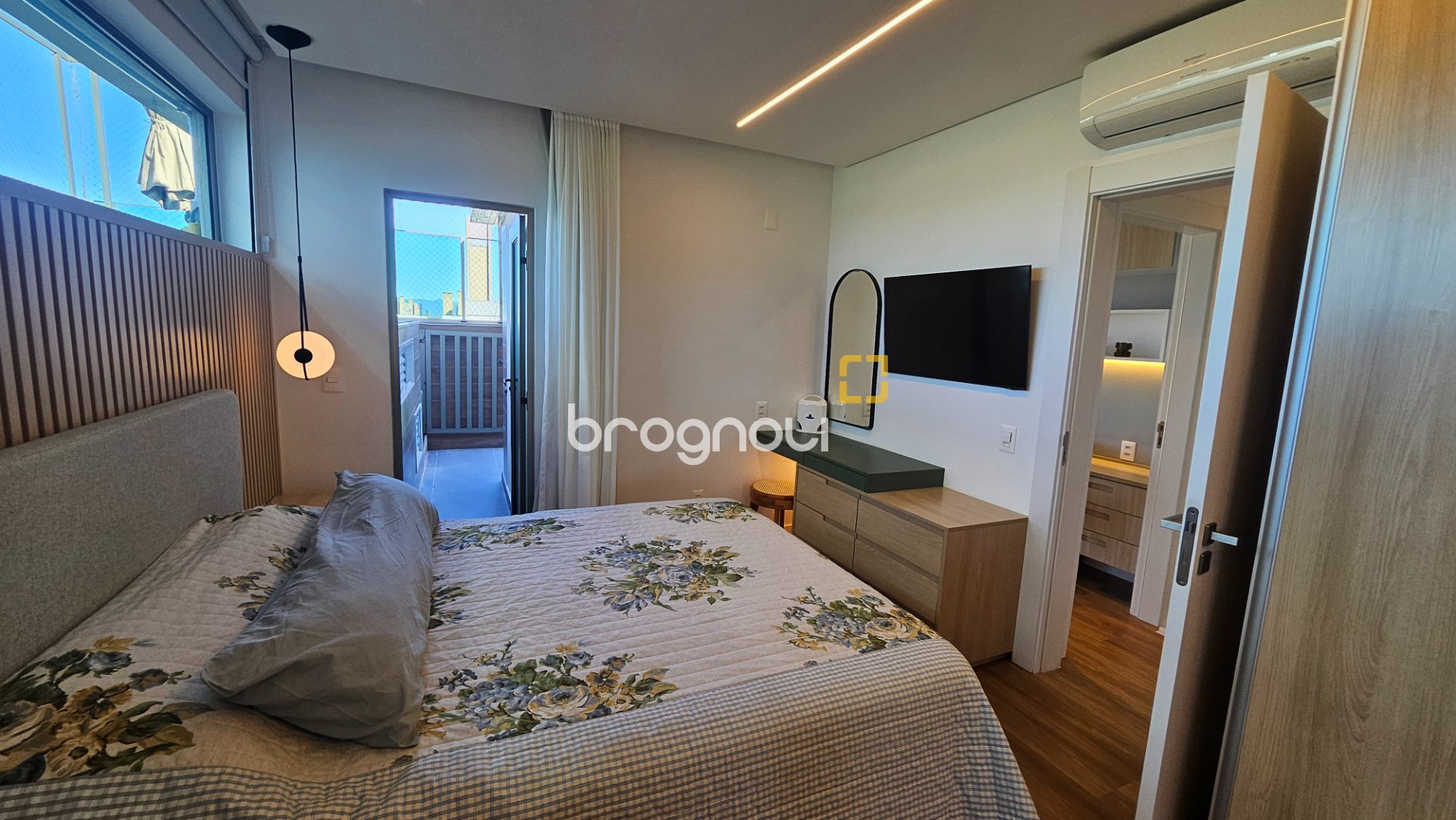 Cobertura com 166m², 3 quartos (sendo 1 suíte), 3 garagens, no bairro Campeche em Florianópolis