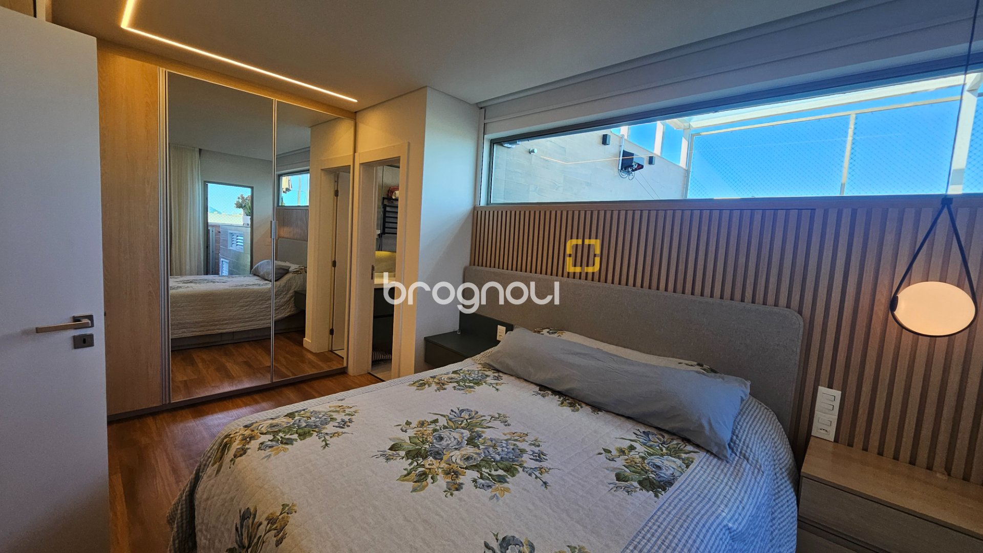 Cobertura com 166m², 3 quartos (sendo 1 suíte), 3 garagens, no bairro Campeche em Florianópolis