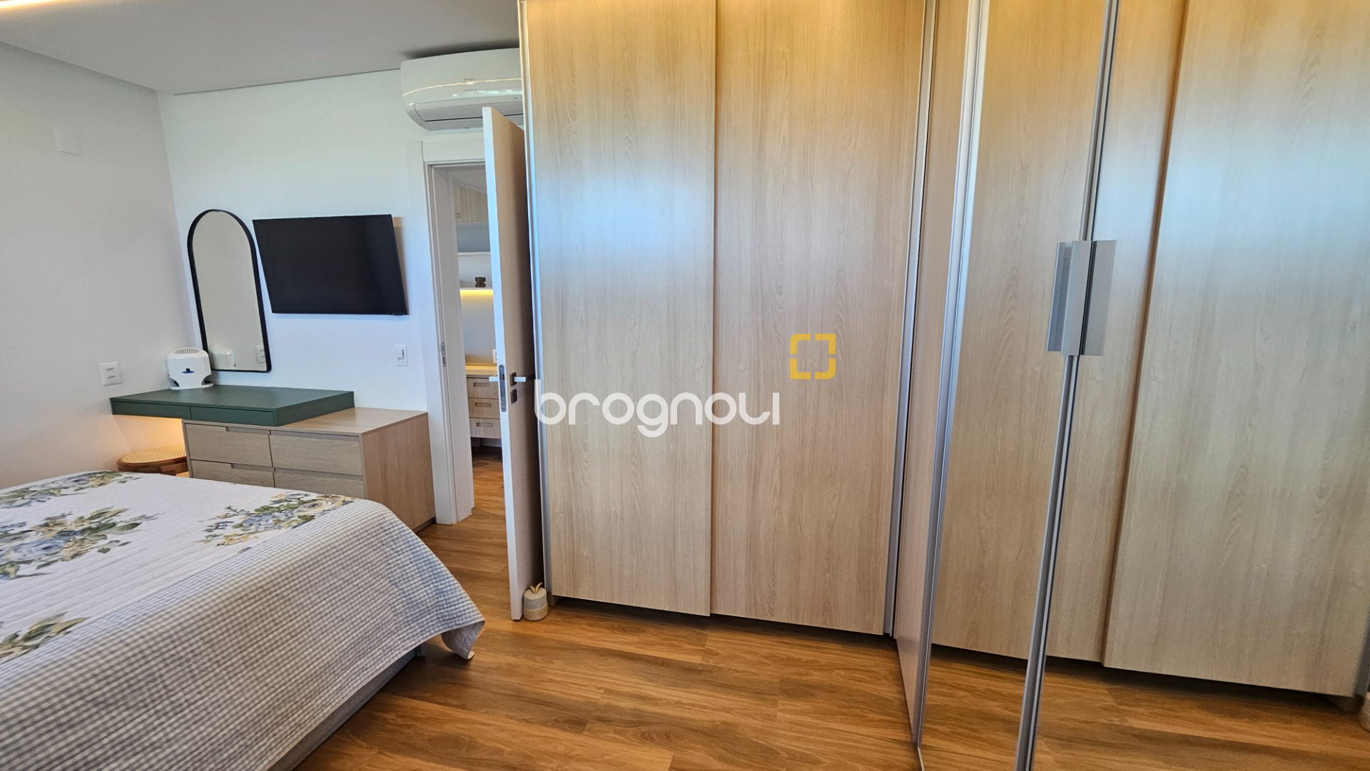 Cobertura com 166m², 3 quartos (sendo 1 suíte), 3 garagens, no bairro Campeche em Florianópolis