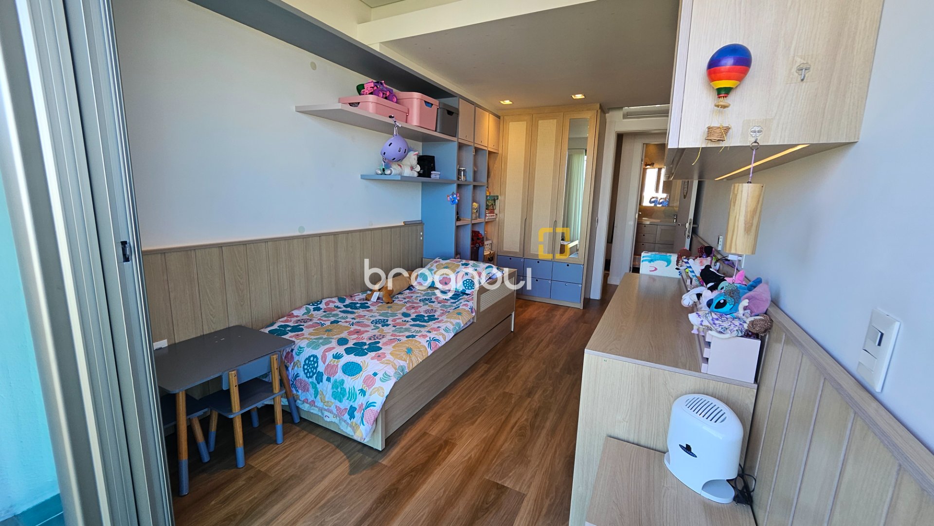 Cobertura com 166m², 3 quartos (sendo 1 suíte), 3 garagens, no bairro Campeche em Florianópolis