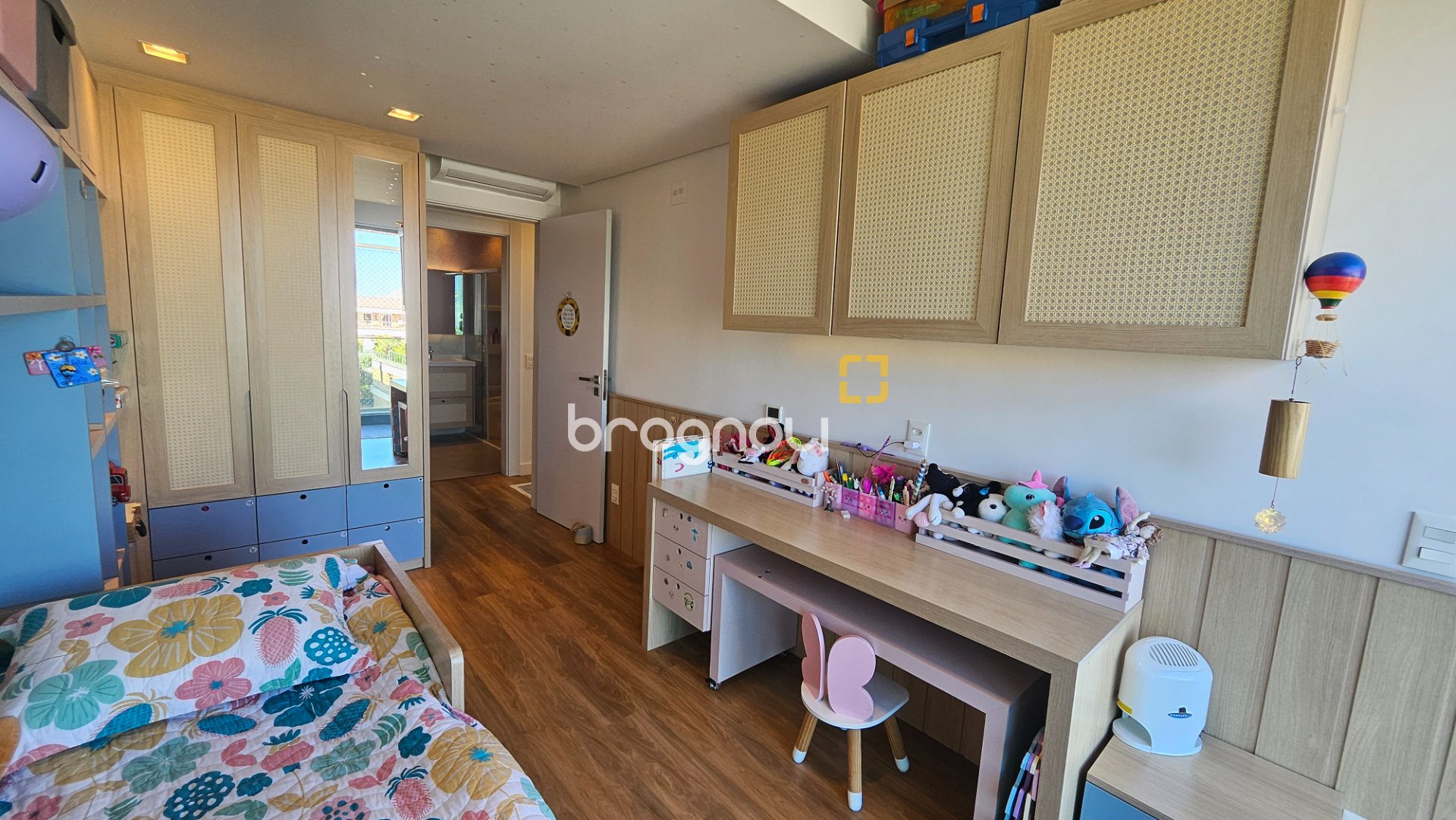 Cobertura com 166m², 3 quartos (sendo 1 suíte), 3 garagens, no bairro Campeche em Florianópolis