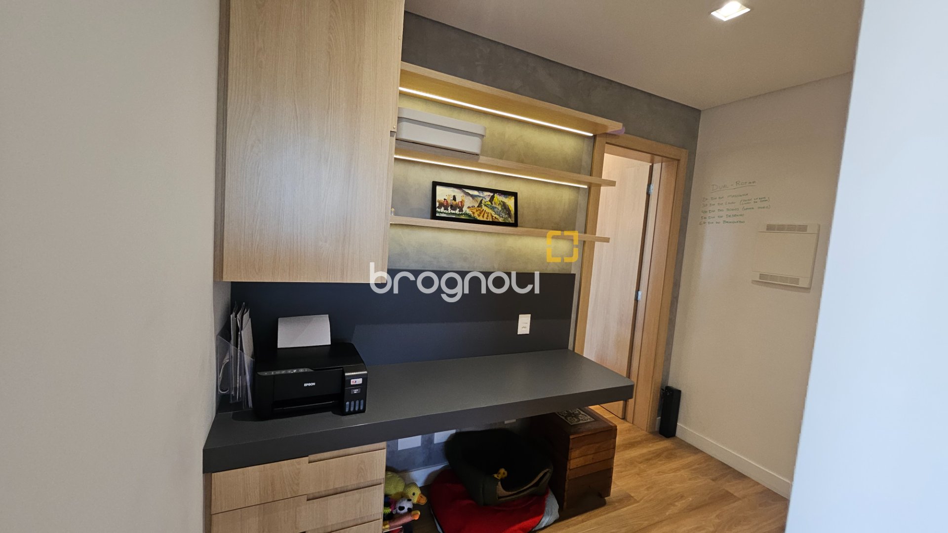 Cobertura com 166m², 3 quartos (sendo 1 suíte), 3 garagens, no bairro Campeche em Florianópolis