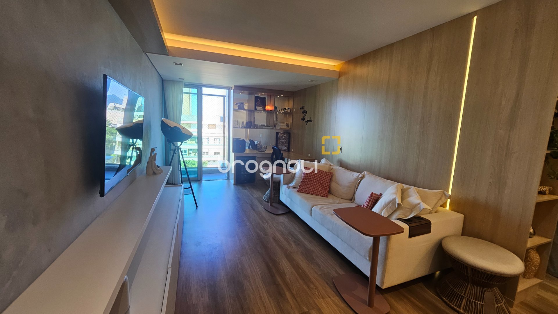 Cobertura com 166m², 3 quartos (sendo 1 suíte), 3 garagens, no bairro Campeche em Florianópolis