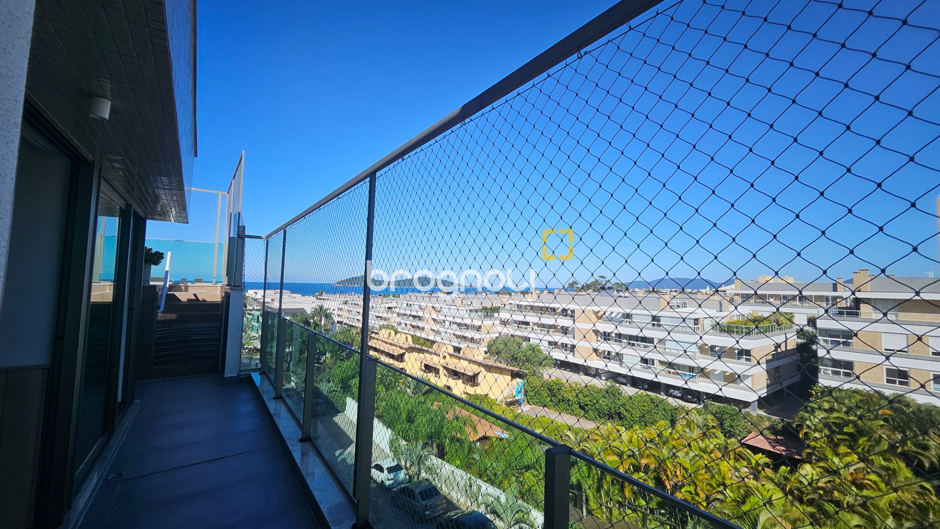 Cobertura com 166m², 3 quartos (sendo 1 suíte), 3 garagens, no bairro Campeche em Florianópolis
