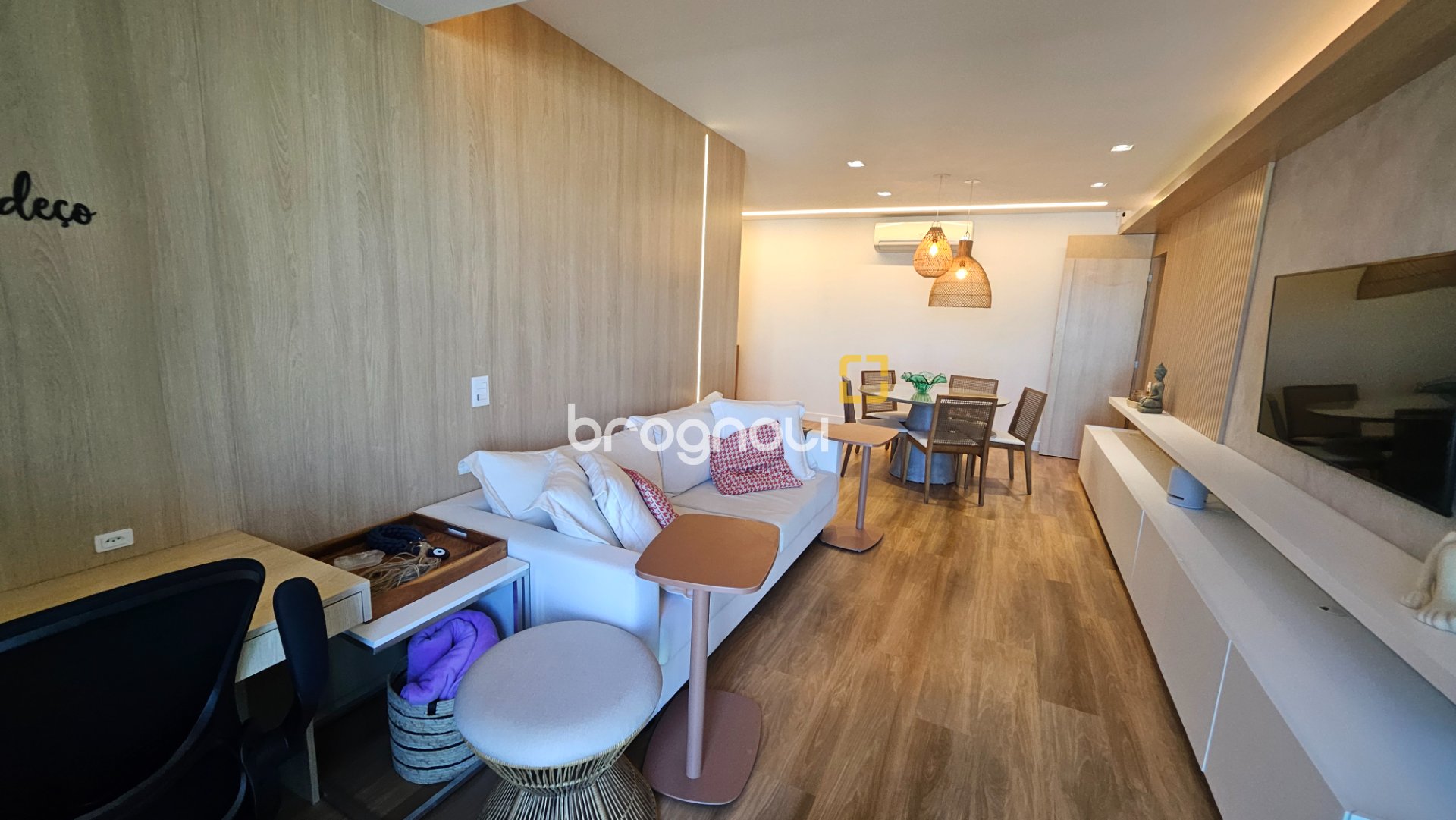Cobertura com 166m², 3 quartos (sendo 1 suíte), 3 garagens, no bairro Campeche em Florianópolis