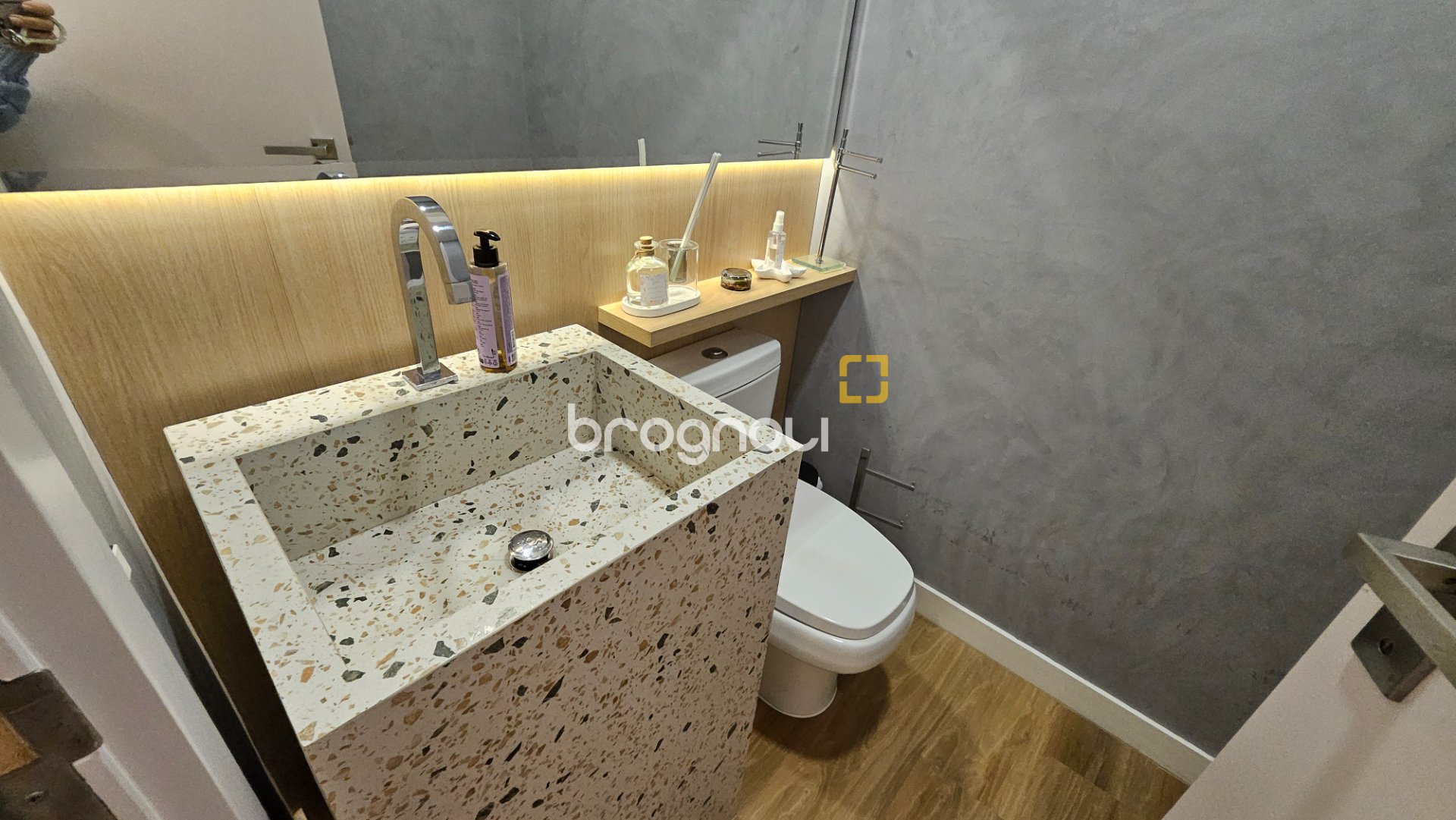 Cobertura com 166m², 3 quartos (sendo 1 suíte), 3 garagens, no bairro Campeche em Florianópolis