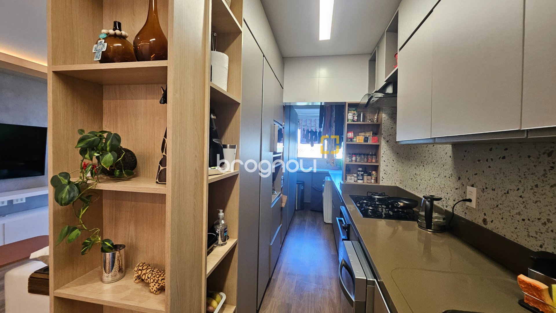 Cobertura com 166m², 3 quartos (sendo 1 suíte), 3 garagens, no bairro Campeche em Florianópolis
