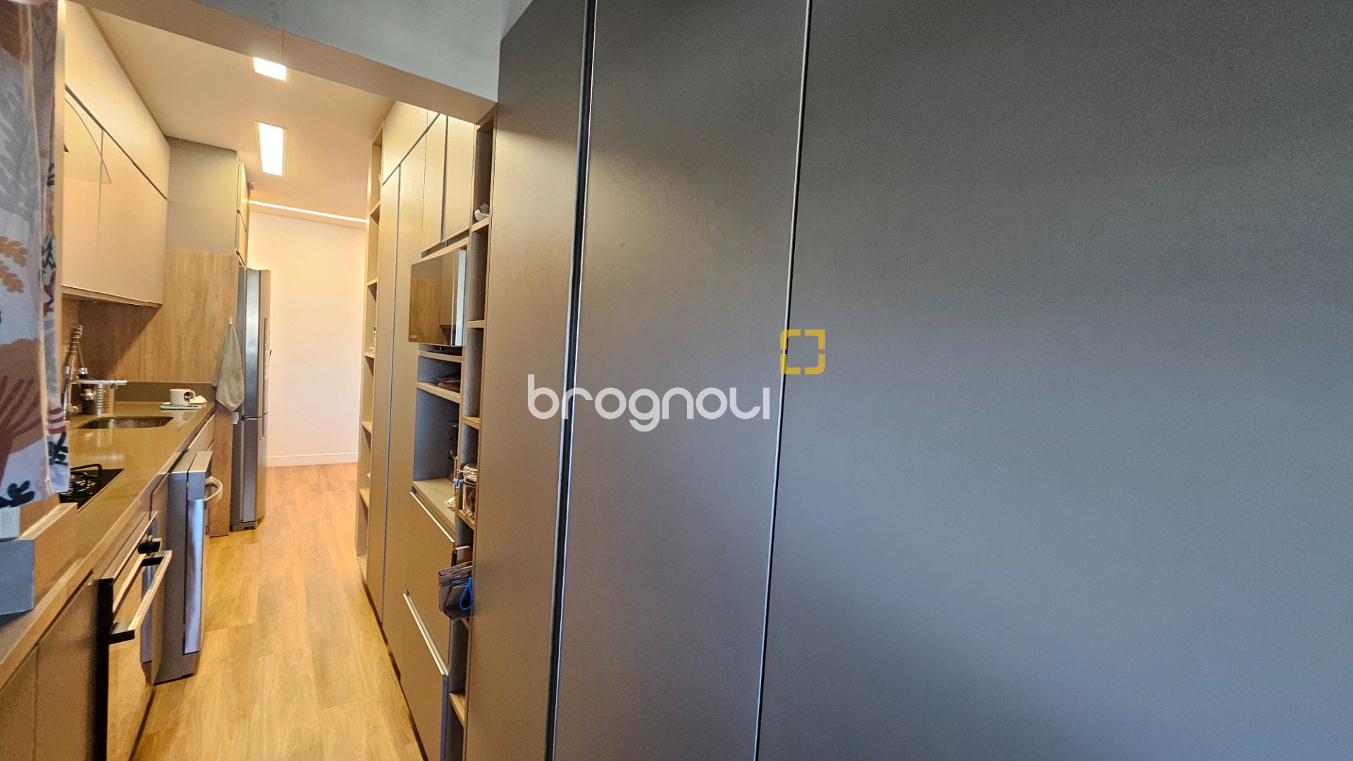 Cobertura com 166m², 3 quartos (sendo 1 suíte), 3 garagens, no bairro Campeche em Florianópolis