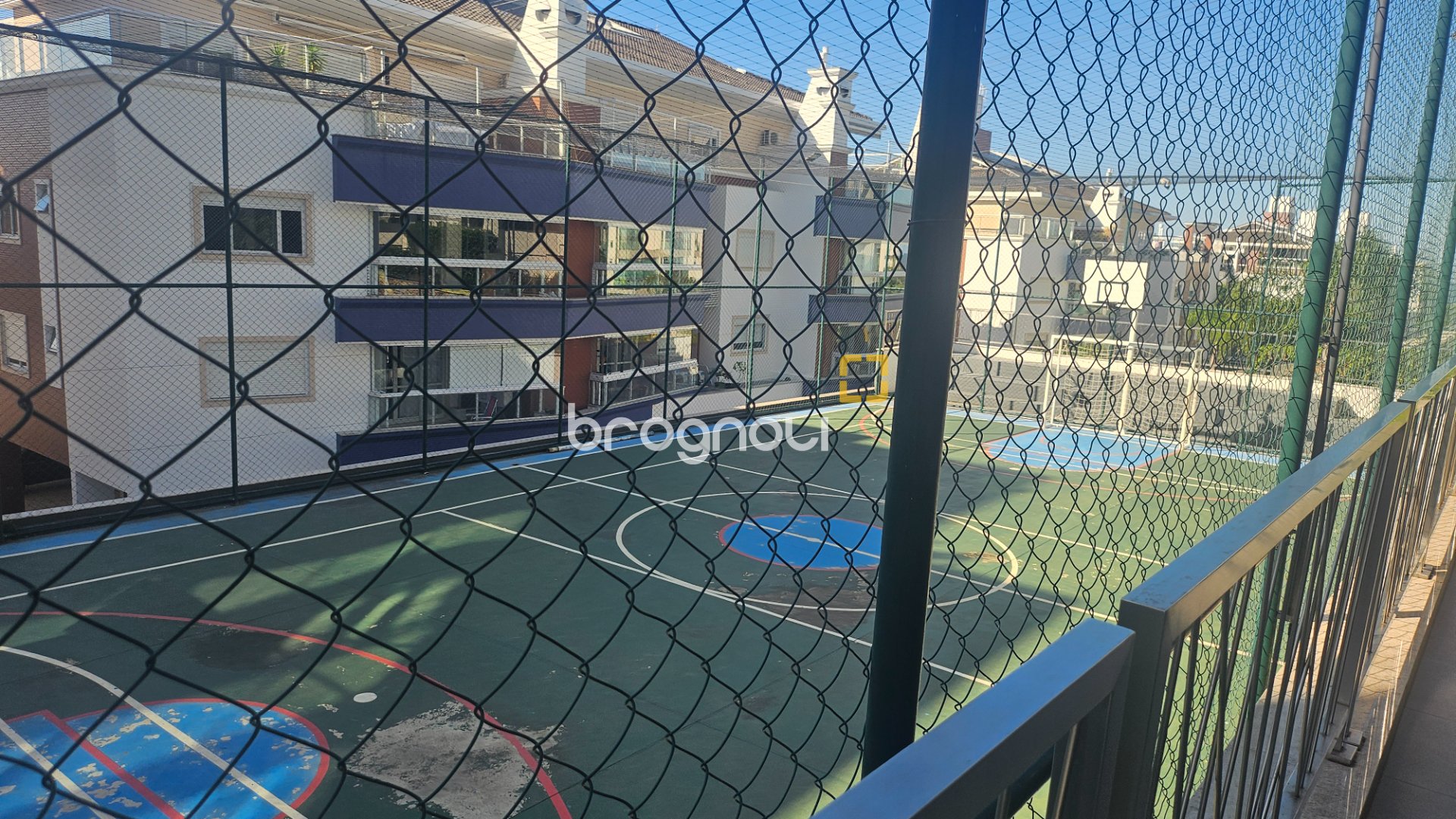 Cobertura com 166m², 3 quartos (sendo 1 suíte), 3 garagens, no bairro Campeche em Florianópolis