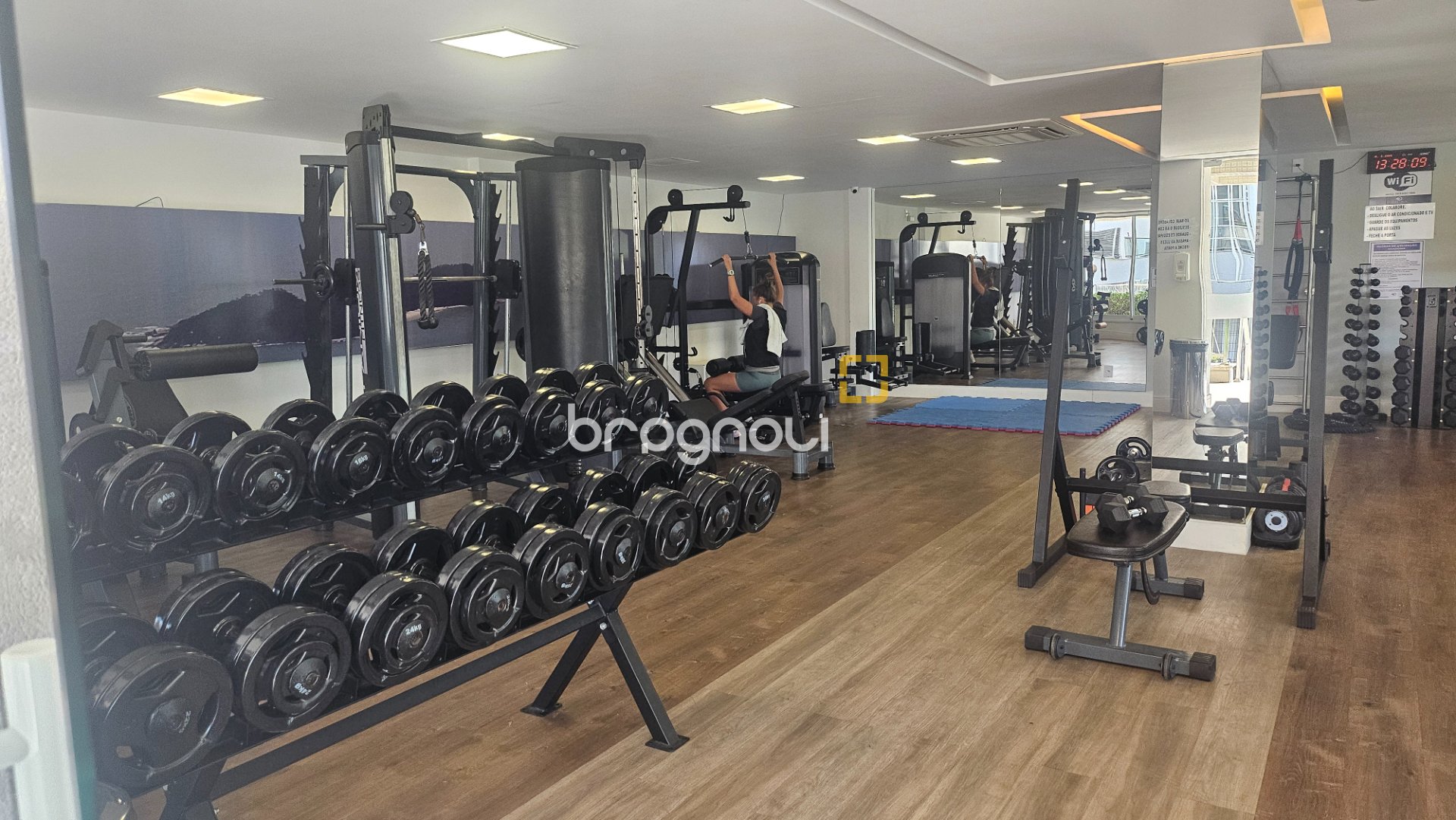 Cobertura com 166m², 3 quartos (sendo 1 suíte), 3 garagens, no bairro Campeche em Florianópolis