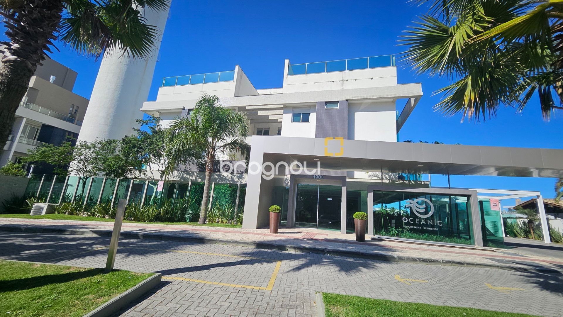 Cobertura com 166m², 3 quartos (sendo 1 suíte), 3 garagens, no bairro Campeche em Florianópolis