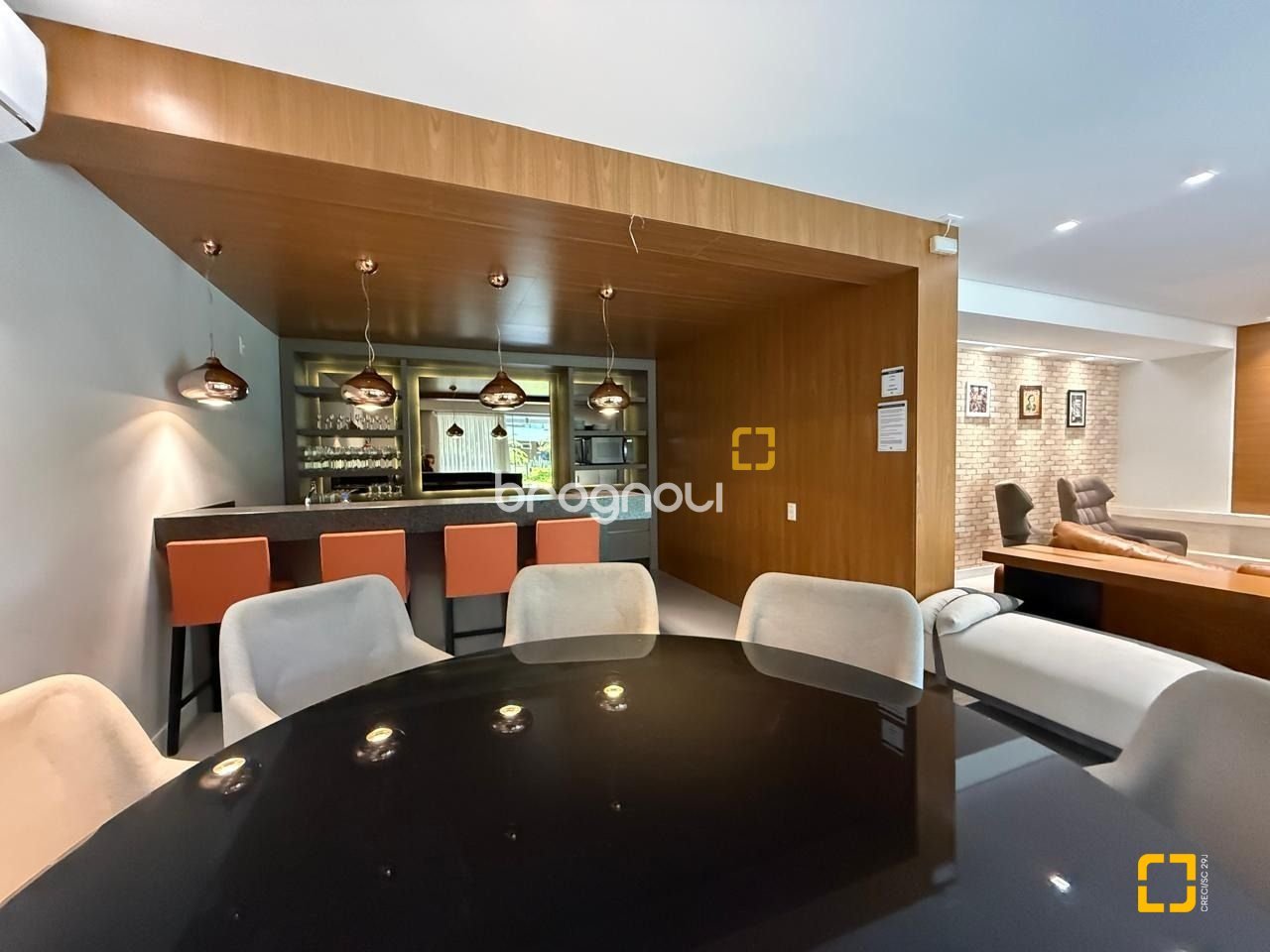 Cobertura com 166m², 3 quartos (sendo 1 suíte), 3 garagens, no bairro Campeche em Florianópolis
