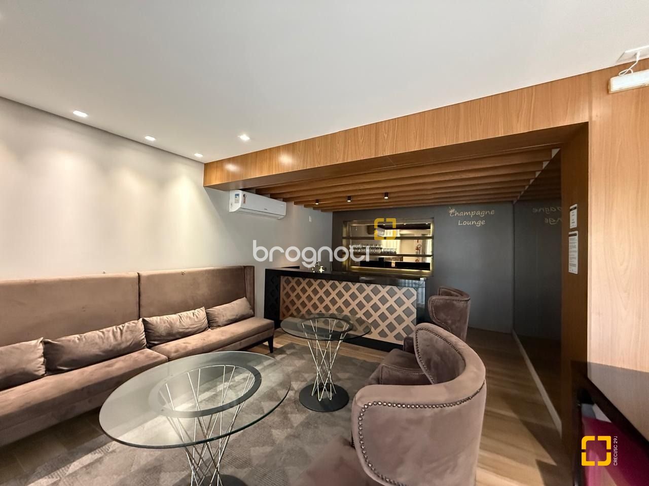 Cobertura com 166m², 3 quartos (sendo 1 suíte), 3 garagens, no bairro Campeche em Florianópolis