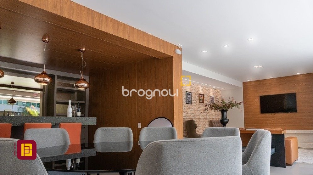 Cobertura com 166m², 3 quartos (sendo 1 suíte), 3 garagens, no bairro Campeche em Florianópolis