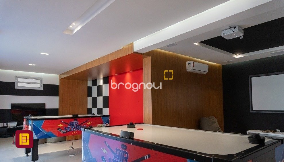 Cobertura com 166m², 3 quartos (sendo 1 suíte), 3 garagens, no bairro Campeche em Florianópolis