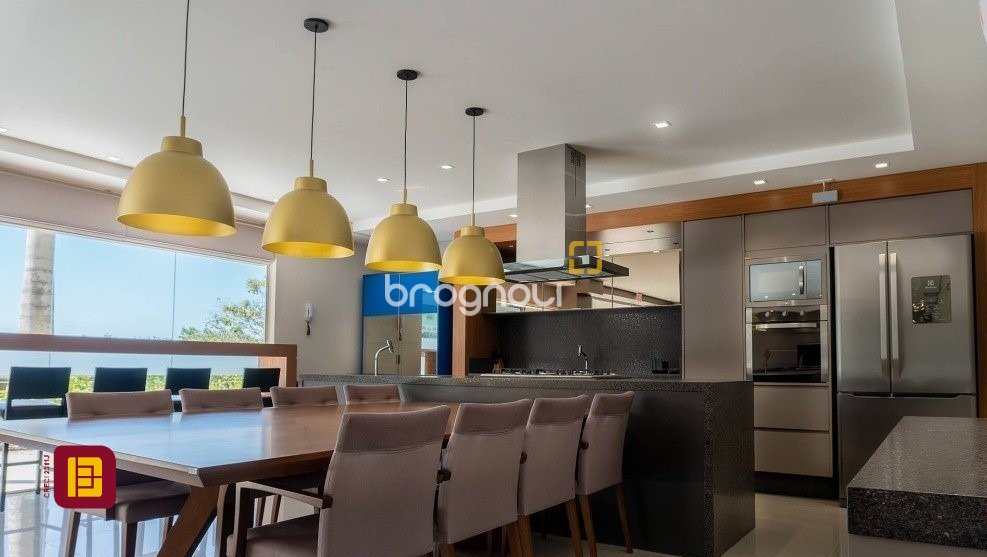 Cobertura com 166m², 3 quartos (sendo 1 suíte), 3 garagens, no bairro Campeche em Florianópolis